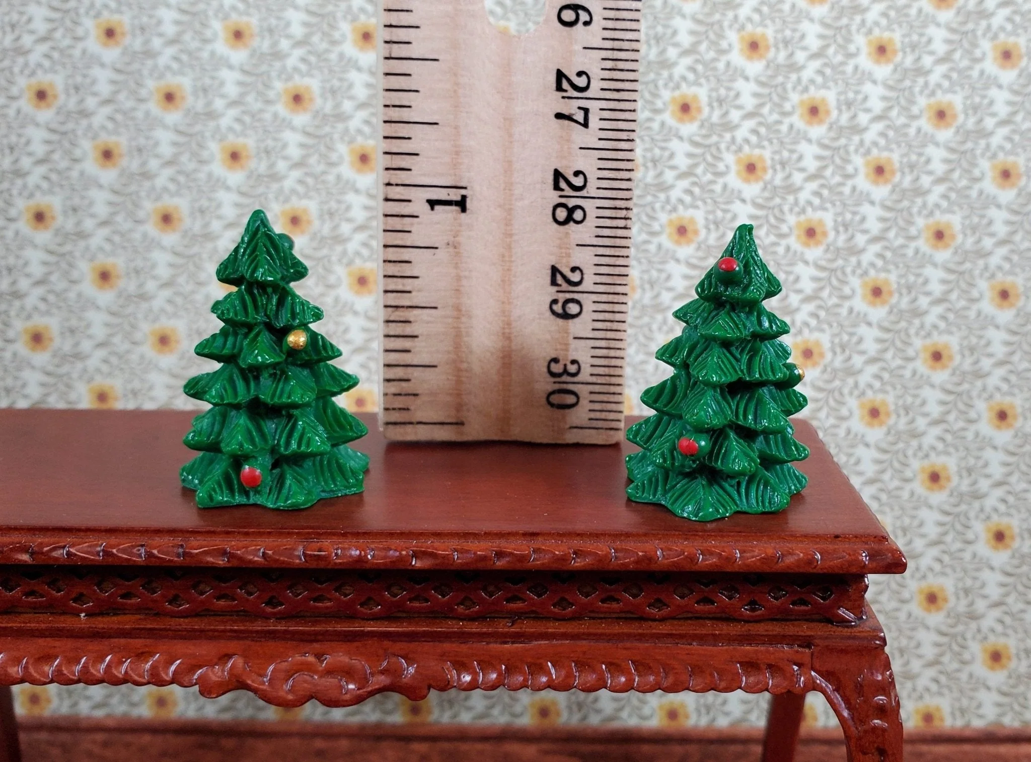 2 Tiny Christmas Tree Decorations Dollhouses Dioramas 1:12 Scale Miniature Decor - Image 3