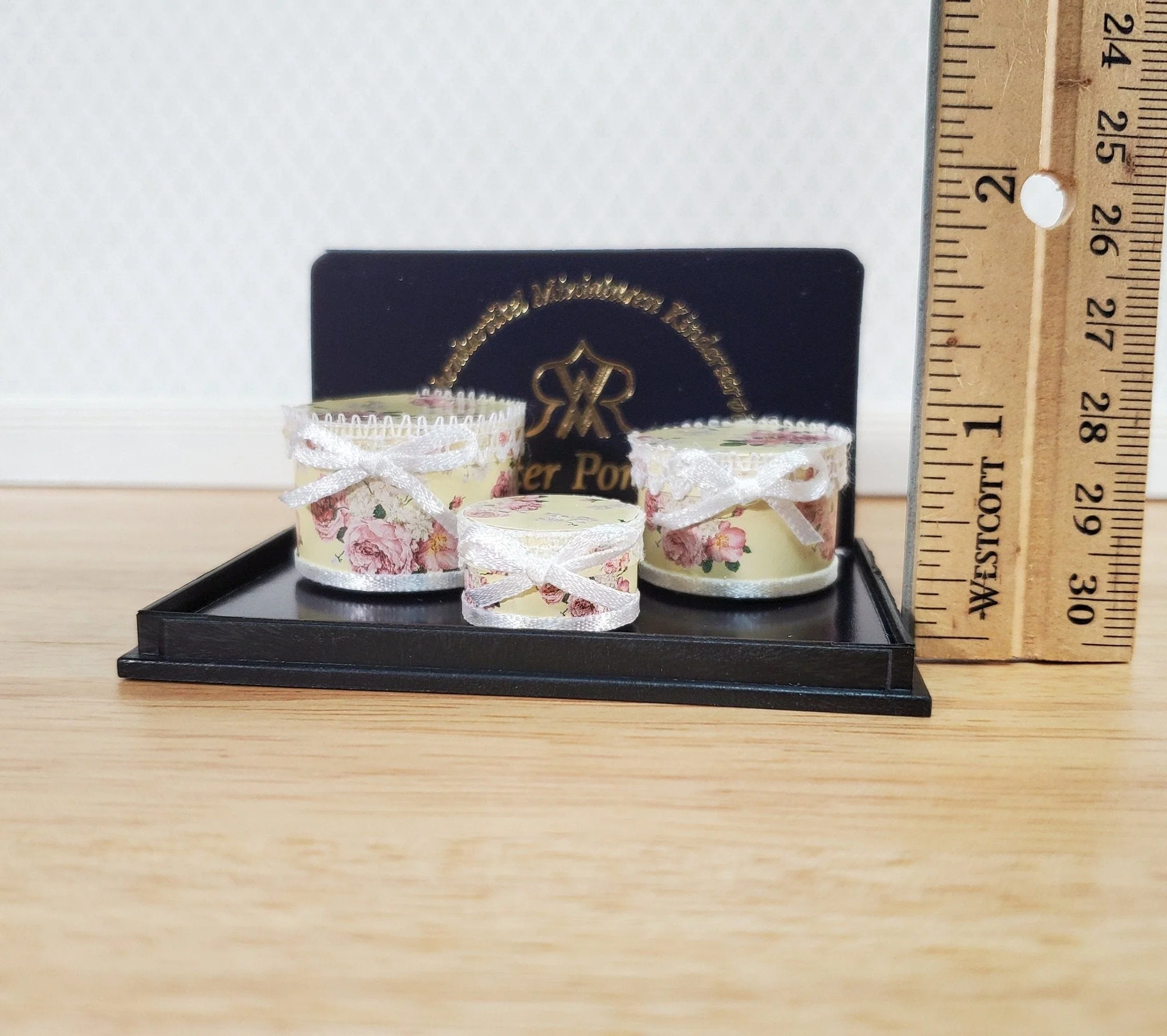 3 Dollhouse Hat Boxes Round by Reutter 1:12 Scale Miniature Accessories - Image 4