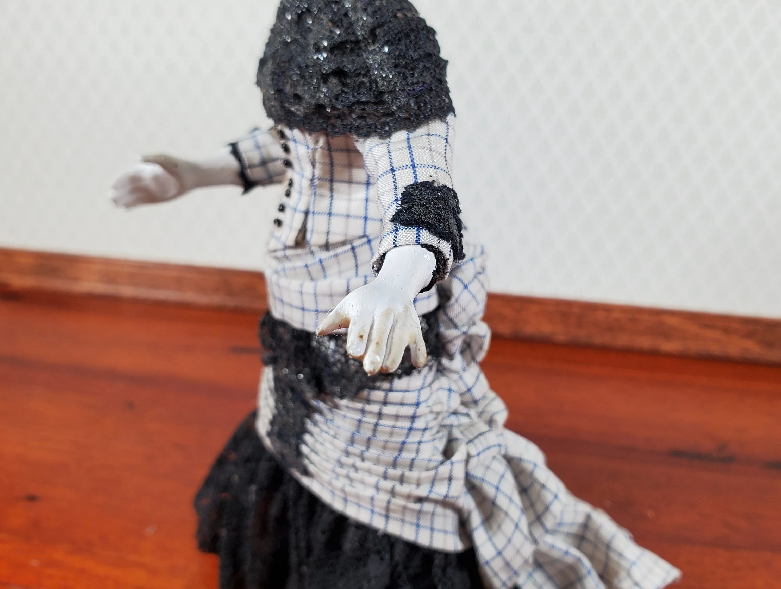 Artisan Dollhouse Doll Victorian Lady 1:12 Scale Vintage OOAK Porcelain - Image 6