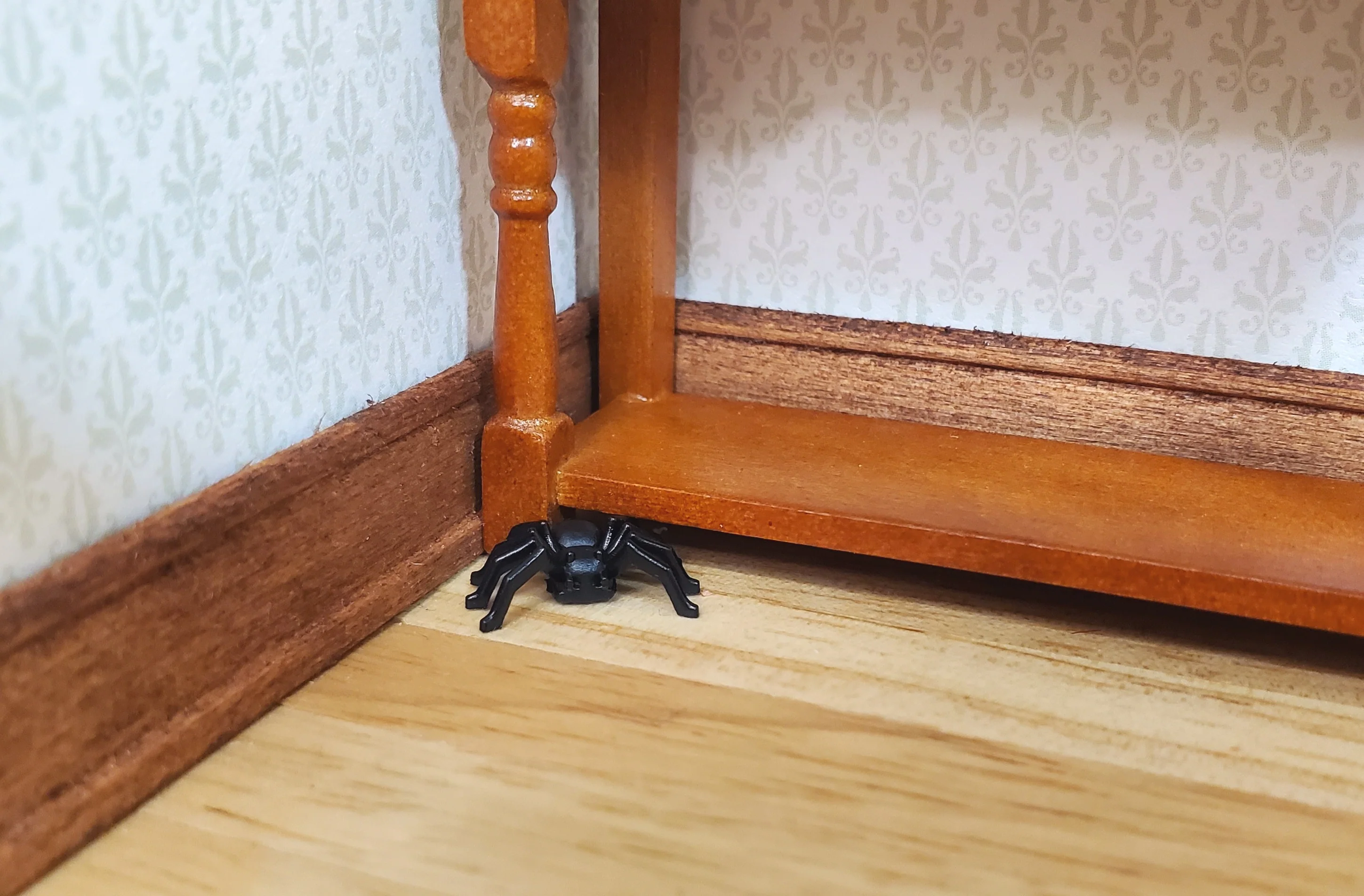 Dollhouse 1:6 Scale Black Spiders Halloween Set of 6 Miniatures - Image 2