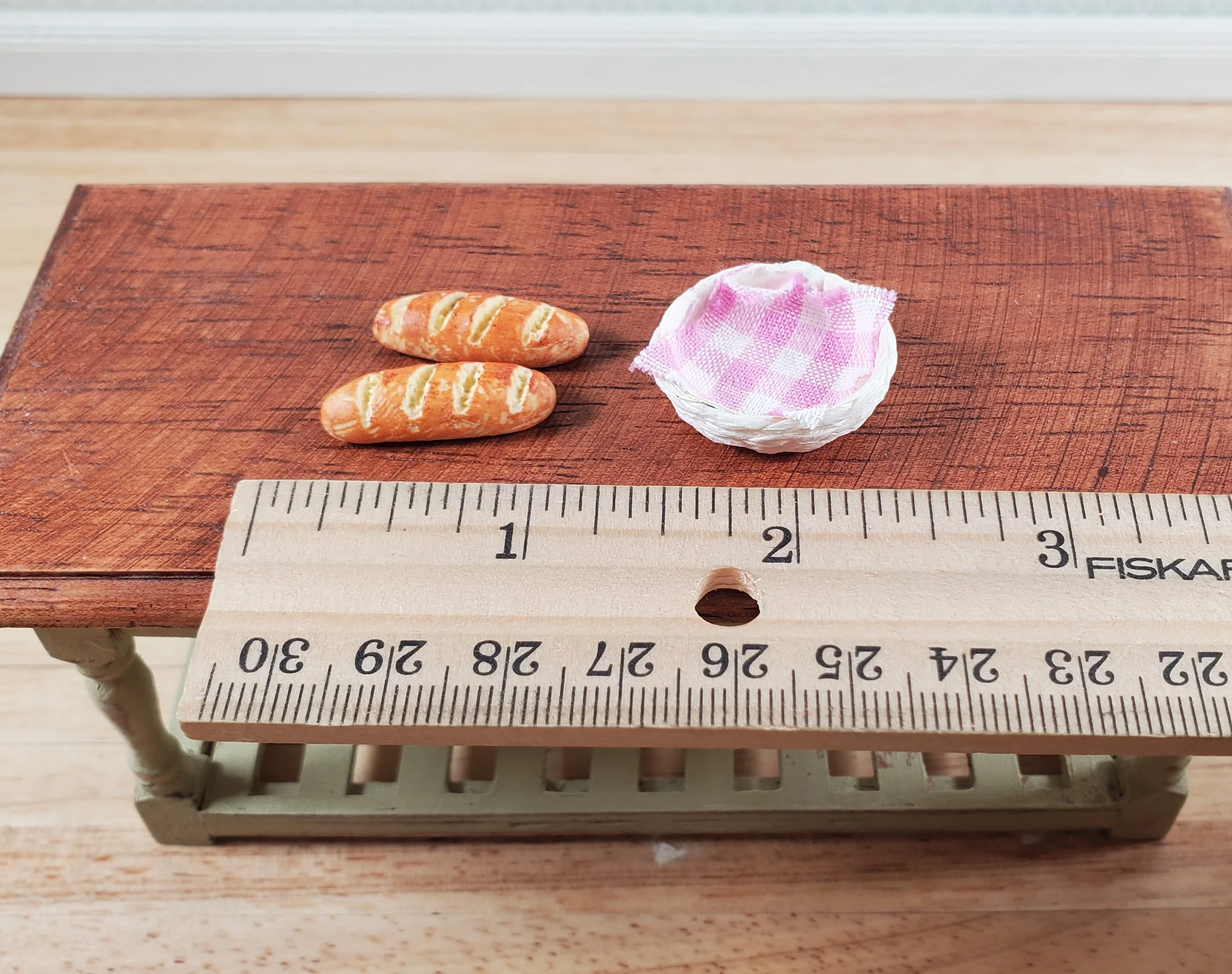 Dollhouse 2 Loaves of Bread in a White Basket with Pink Gingham 1:12 Scale - Image 3