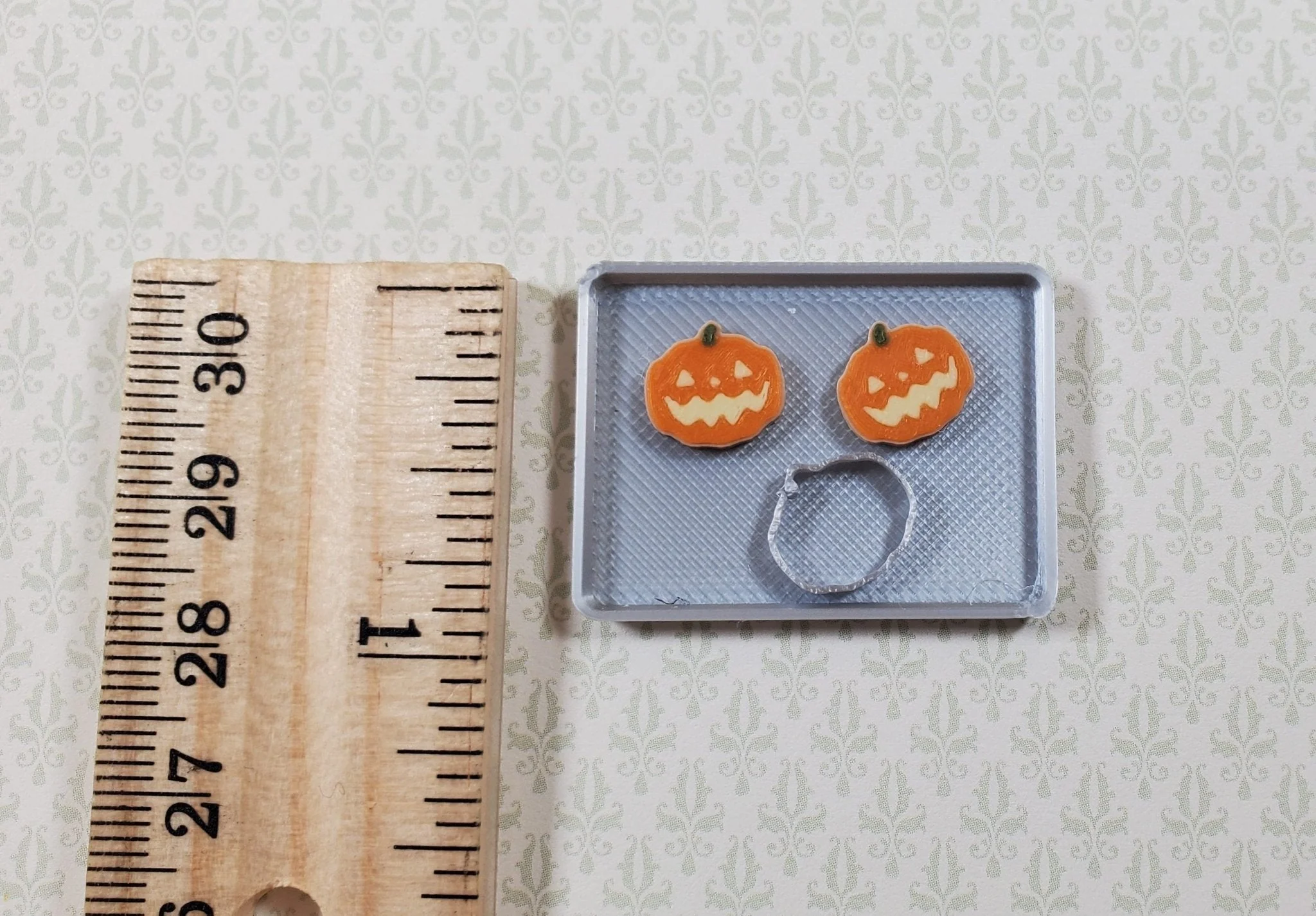 Dollhouse 2 Pumpkin Cookies Baking Tray & Cutter 1:12 Scale Halloween Miniatures - Image 4