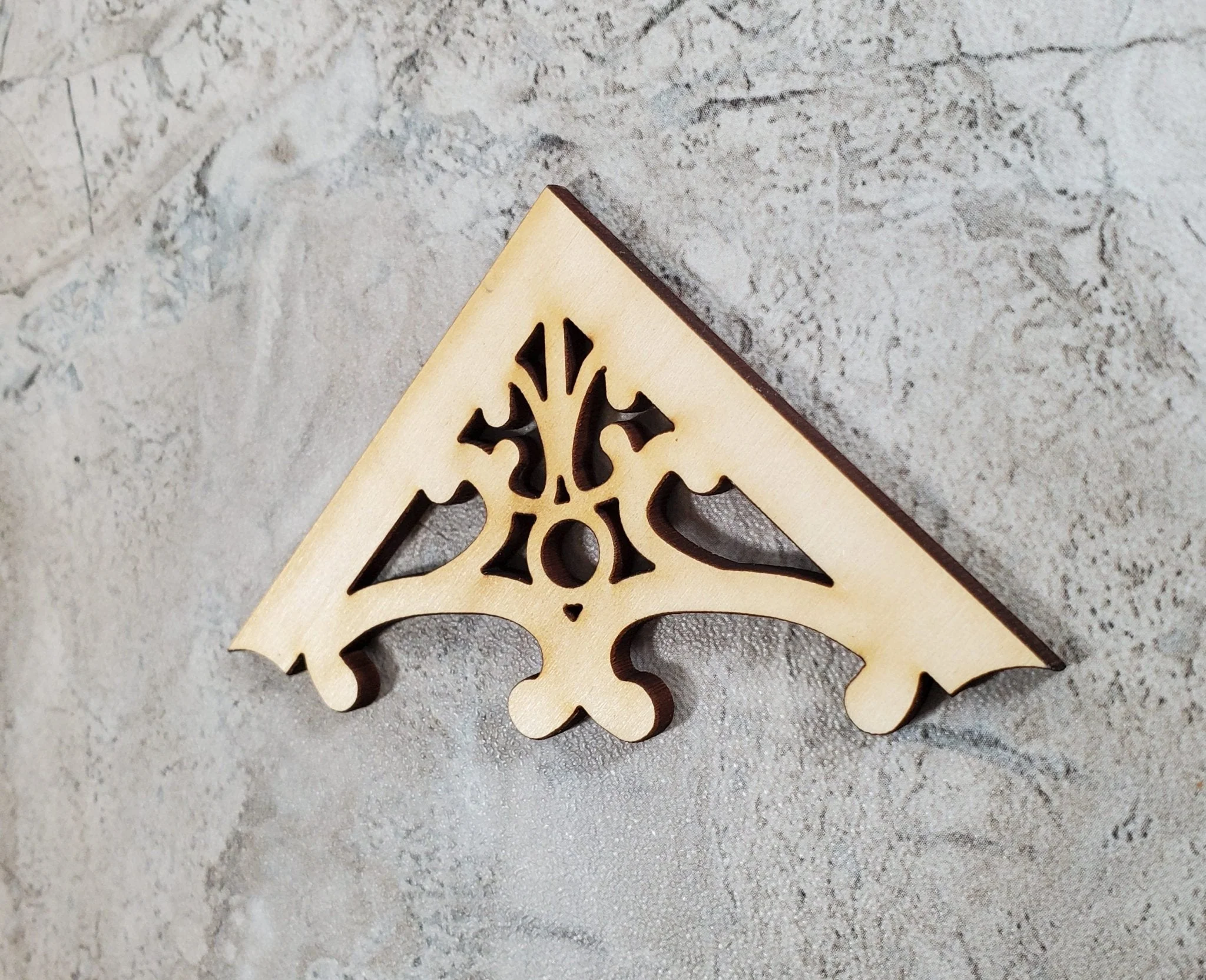Dollhouse Apex Trim Victorian Style Pediment x2 Medium Miniature Wood Decoration MC147 - Image 4