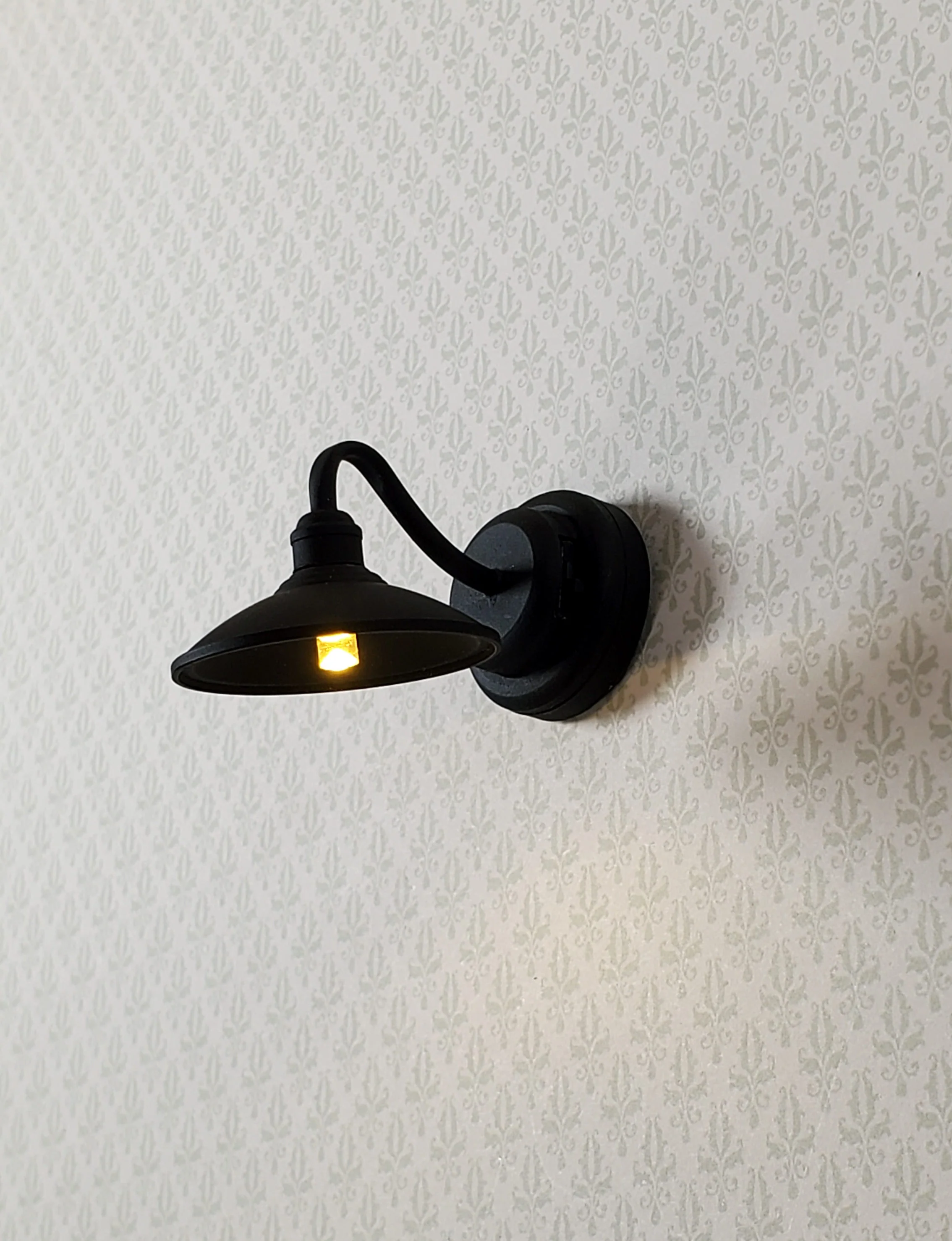 Dollhouse Barn Light Industrial Black Wand Operated Battery 1:12 Scale Miniature