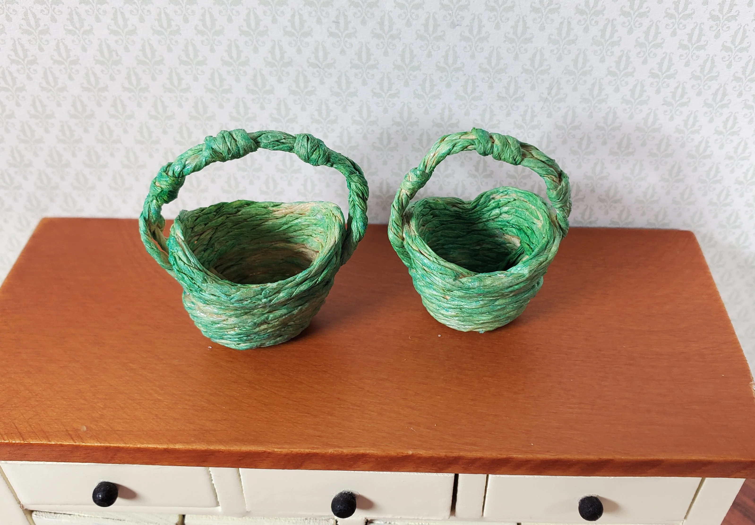 Dollhouse Baskets Set of 2 Green 1:12 Scale Dollhouse Miniatures - Image 2