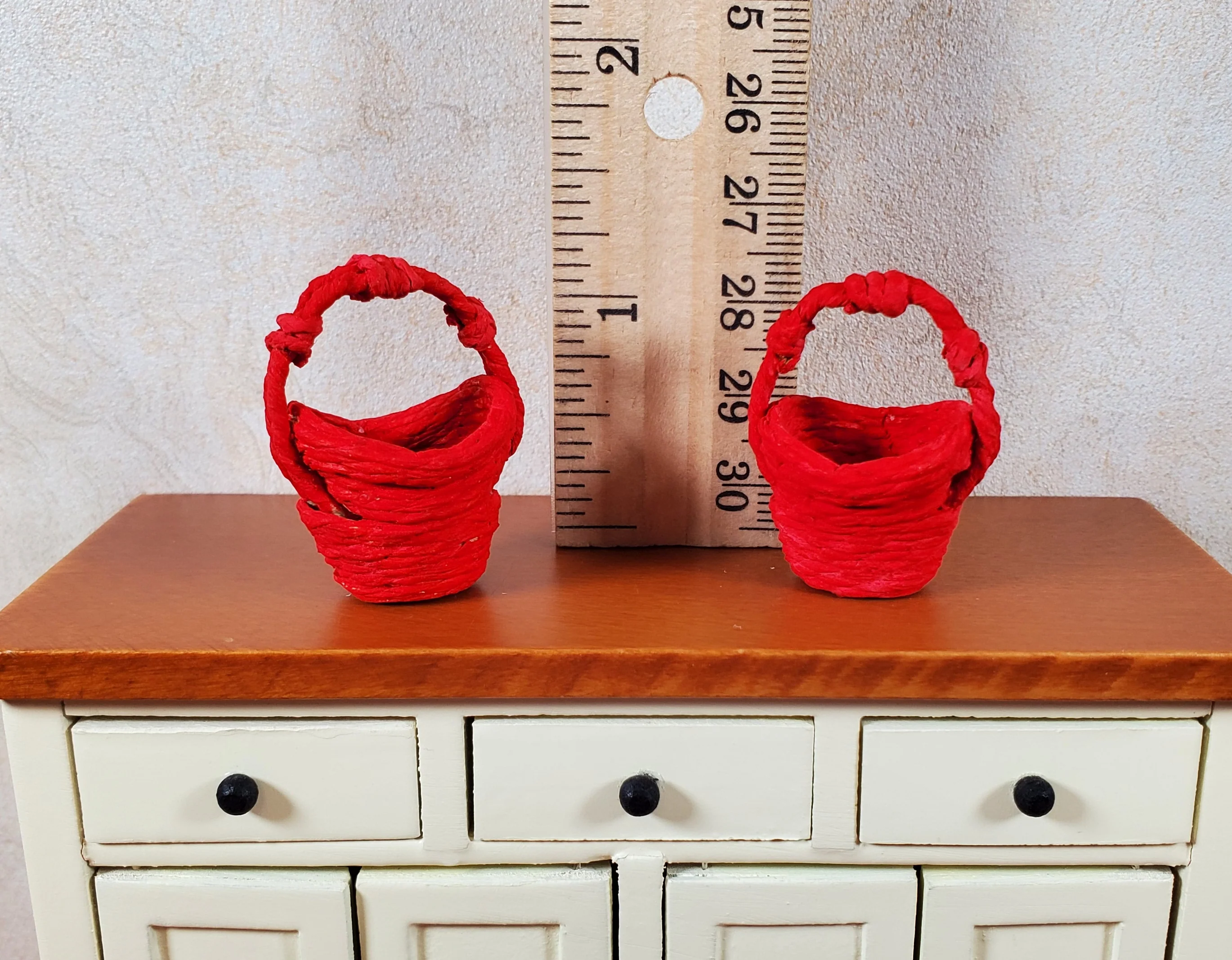 Dollhouse Baskets Set of 2 Red 1:12 Scale Dollhouse Miniatures - Image 3