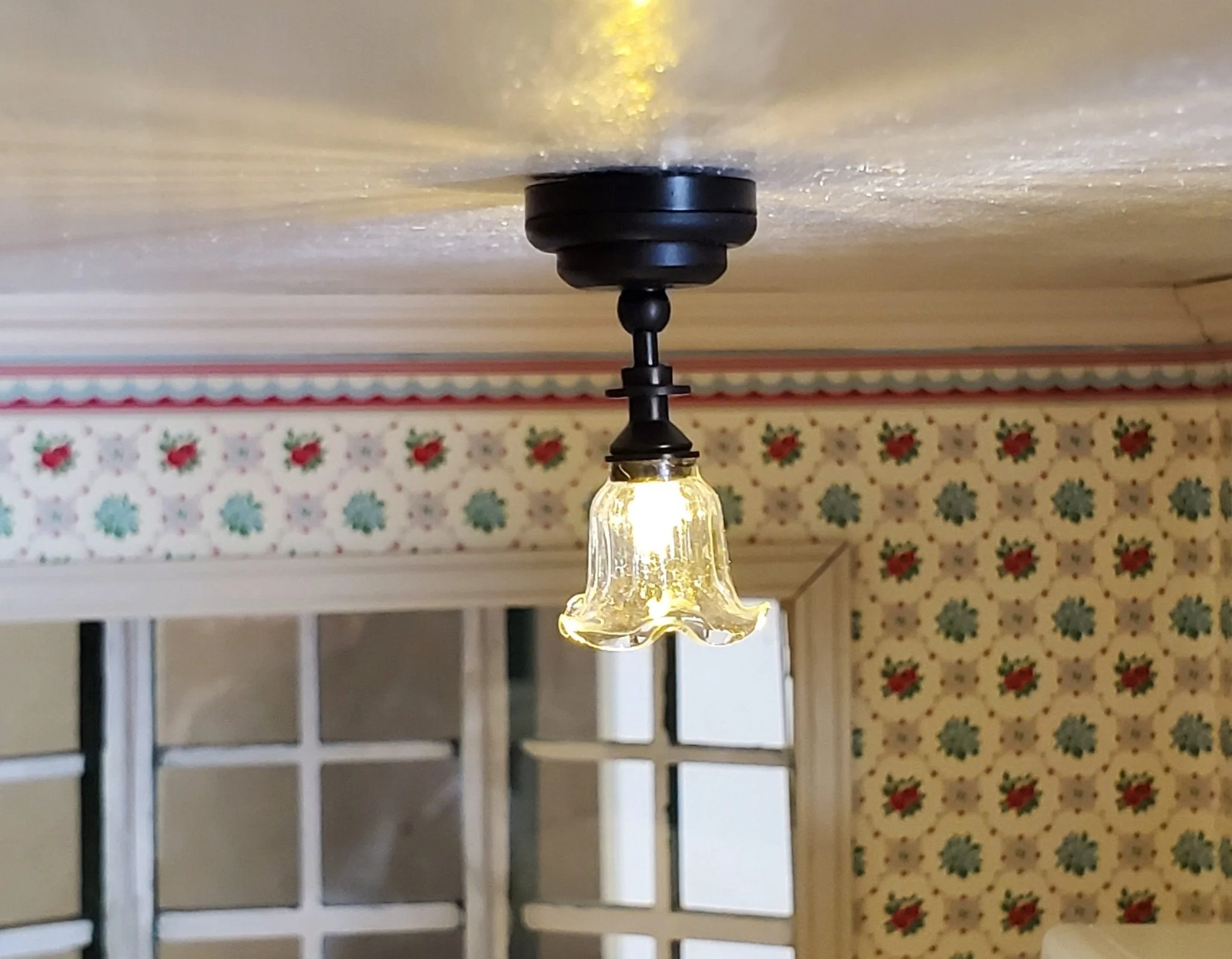 Dollhouse Battery Ceiling Light Flower Shade Black Base 1:12 Scale Miniature - Image 3