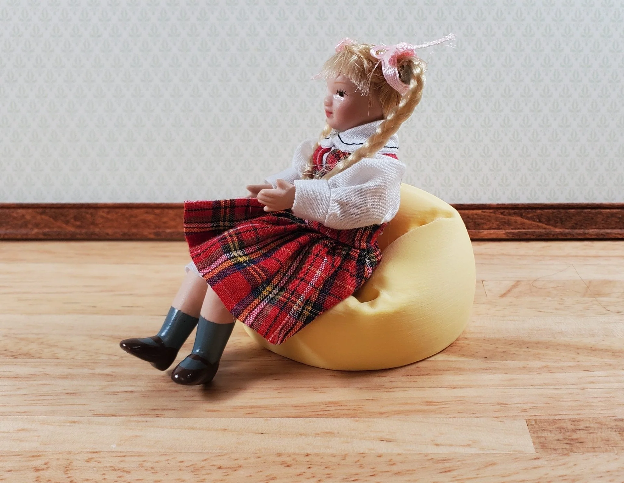 Dollhouse Bean Bag Chair for Child Yellow Cream 3D Printed 1:12 Scale Miniature - Image 4
