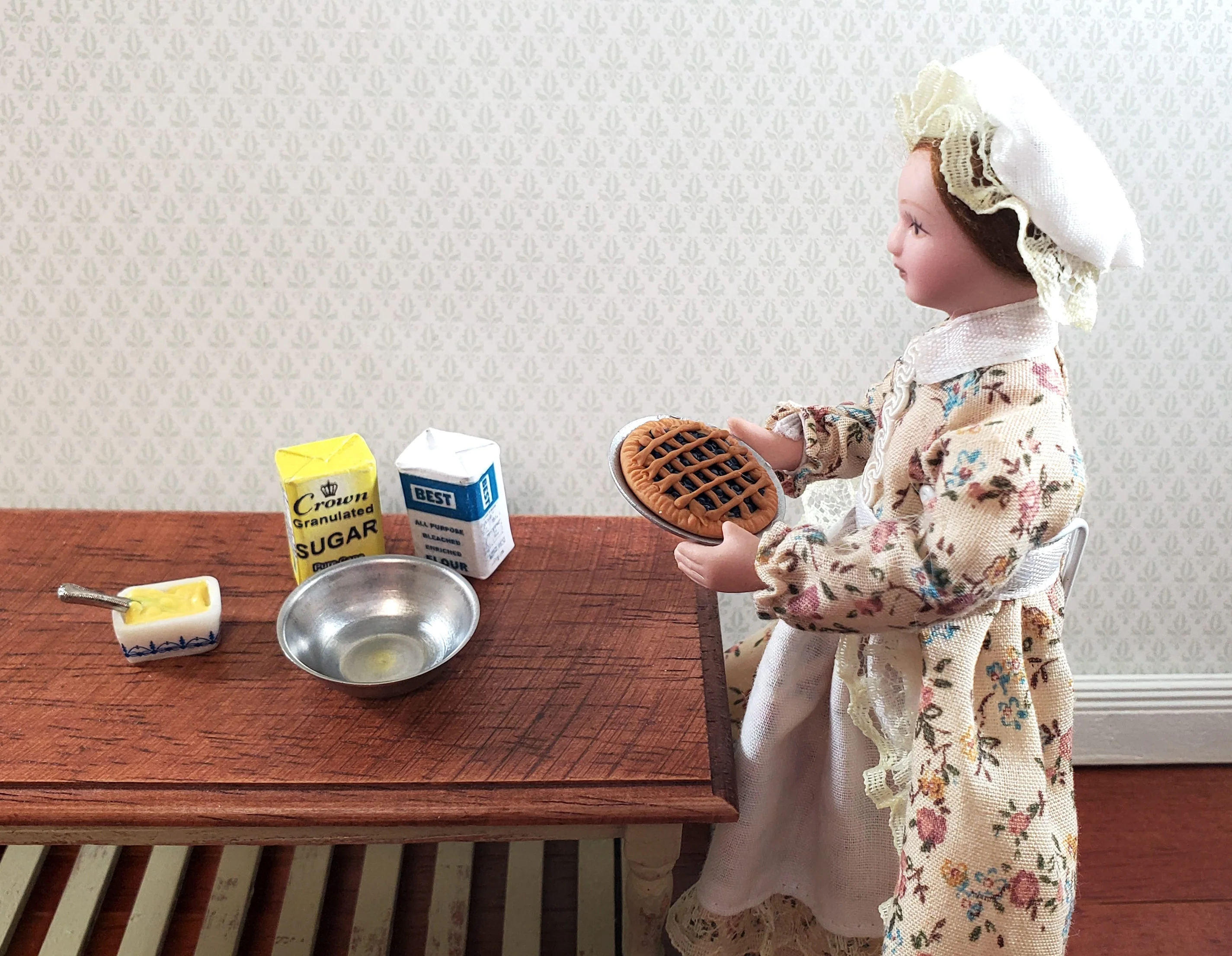 Dollhouse Blueberry Pie on Plate 1:12 Scale Miniature Kitchen Food Bakery - Image 3