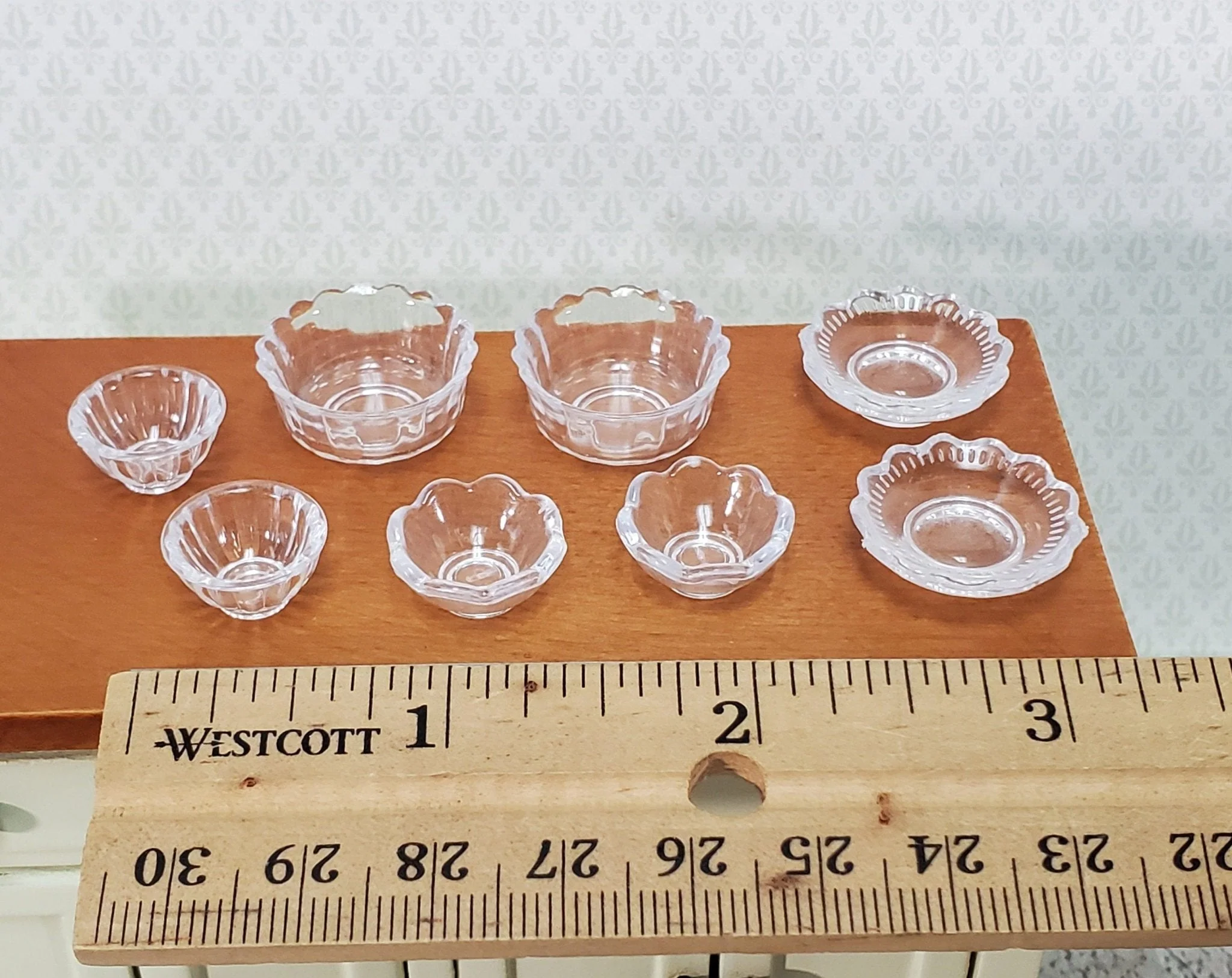 Dollhouse Bowls Serving Dishes Clear Plastic Scalloped Edge Set of 8 1:12 Scale Miniatures - Image 4