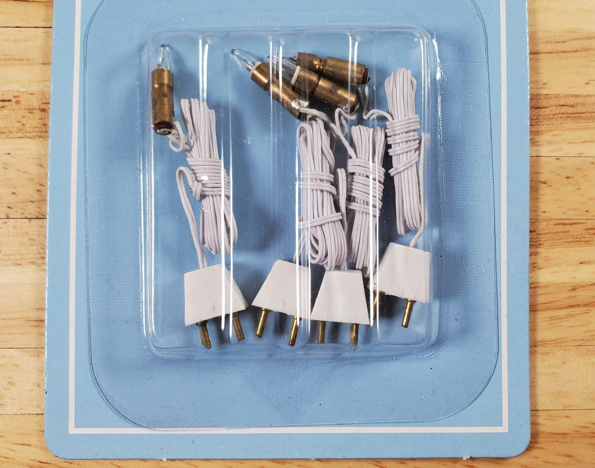 Dollhouse Candle Tip Bulbs in Sockets with Plug Set of 4 1:12 Scale Miniature Dollhouse Lights - Image 2