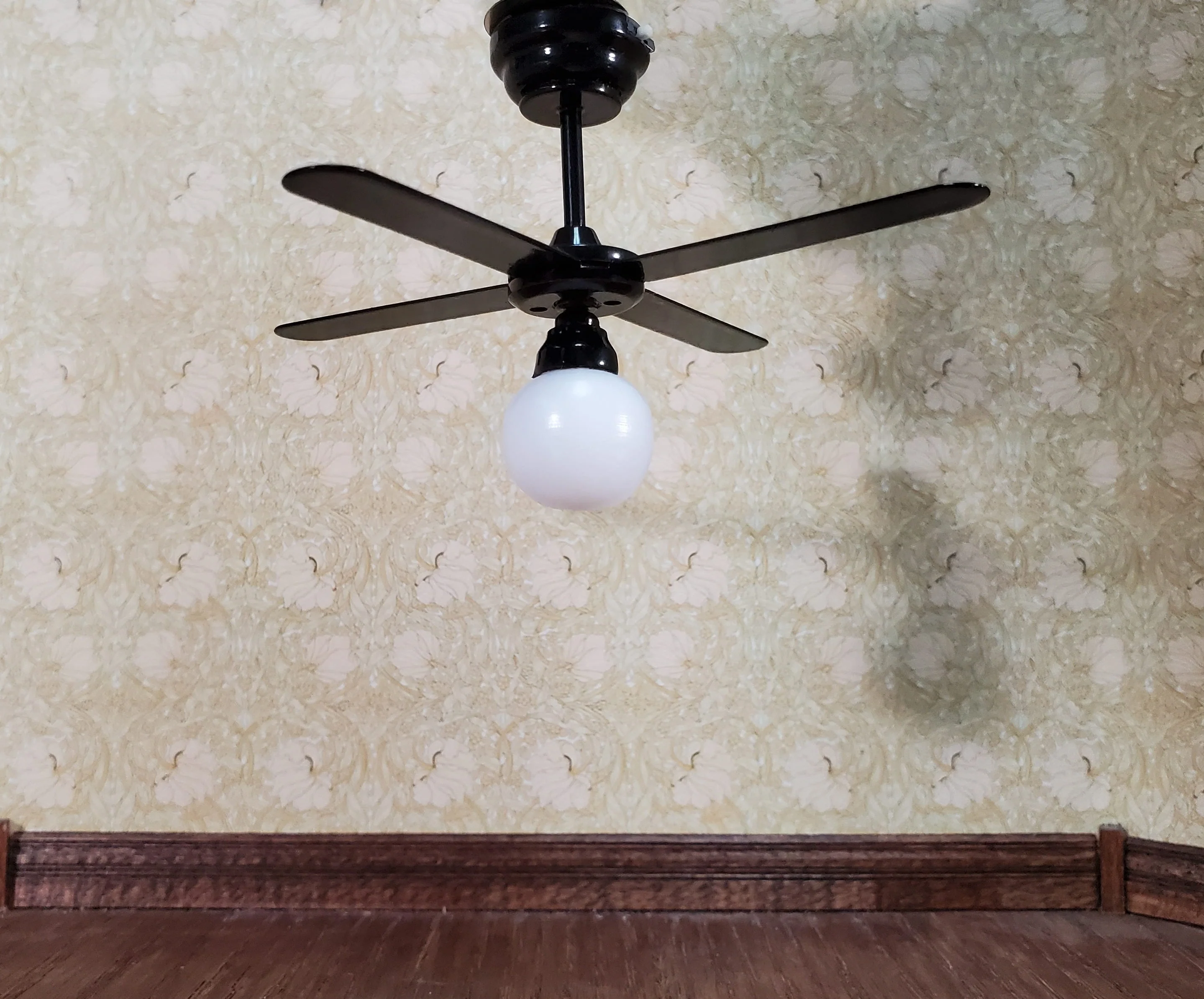 Dollhouse Ceiling Fan Light Black LED Battery 4 Blades 1:12 Scale Houseworks - Image 3