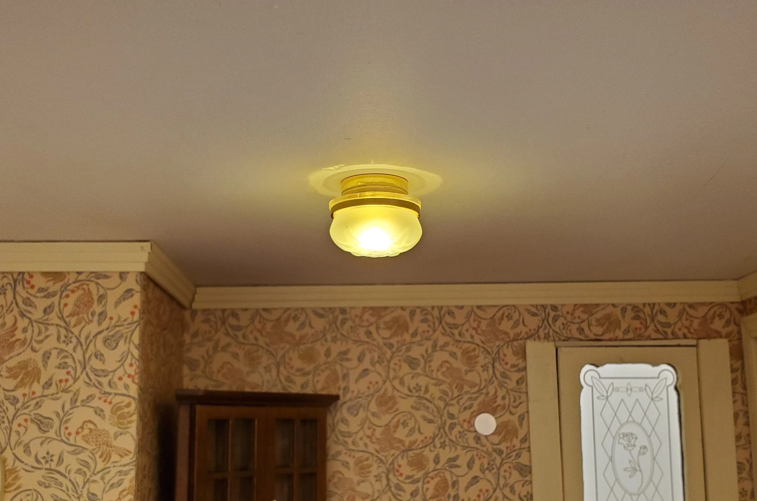 Dollhouse Ceiling Light Small Round Battery Operated 1:12 Scale Houseworks 2338 - Image 3