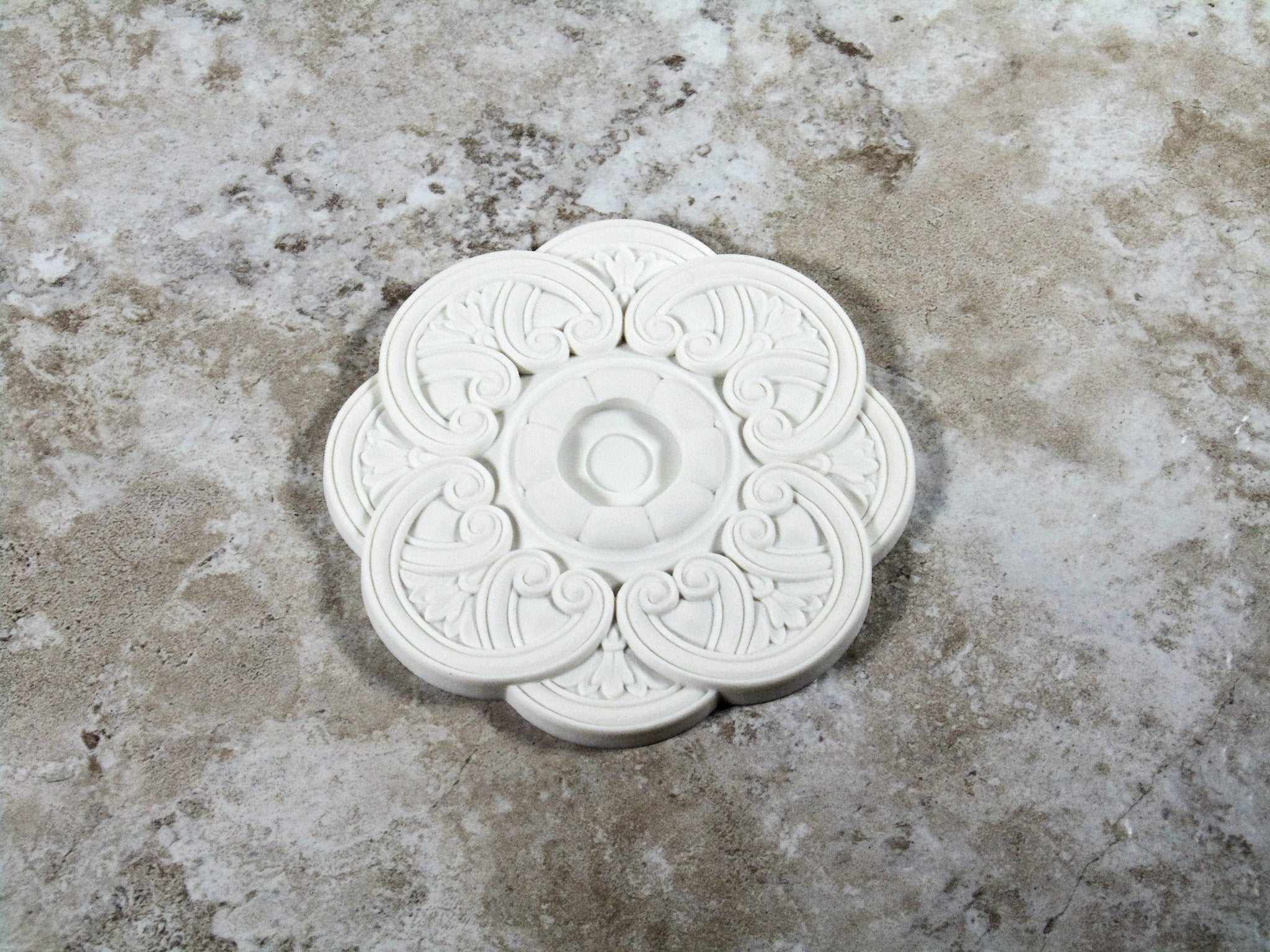 Dollhouse Ceiling Rose Medallion for Battery Lights 1:12 Scale Miniature MC178 - Image 3