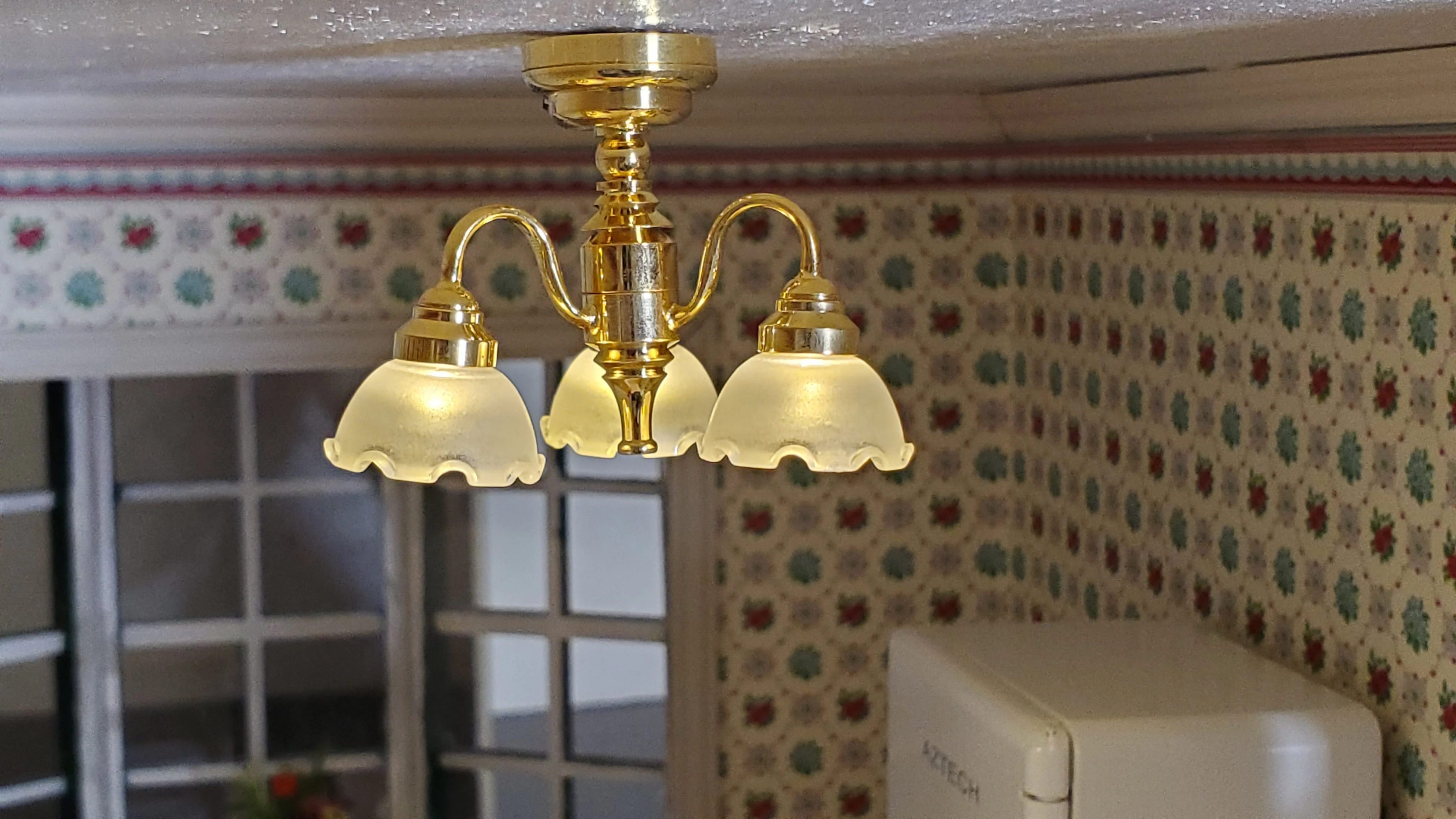 Dollhouse Chandelier Battery Ceiling Light 3 Arm Flower 1:12 Scale Miniature - Image 4