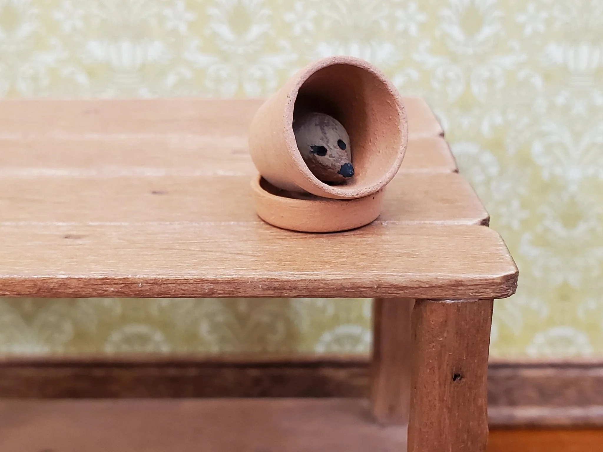 Dollhouse Clay Pot with Hedgehog Inside Garden Planter Terra Cotta 1:12 Scale Miniature