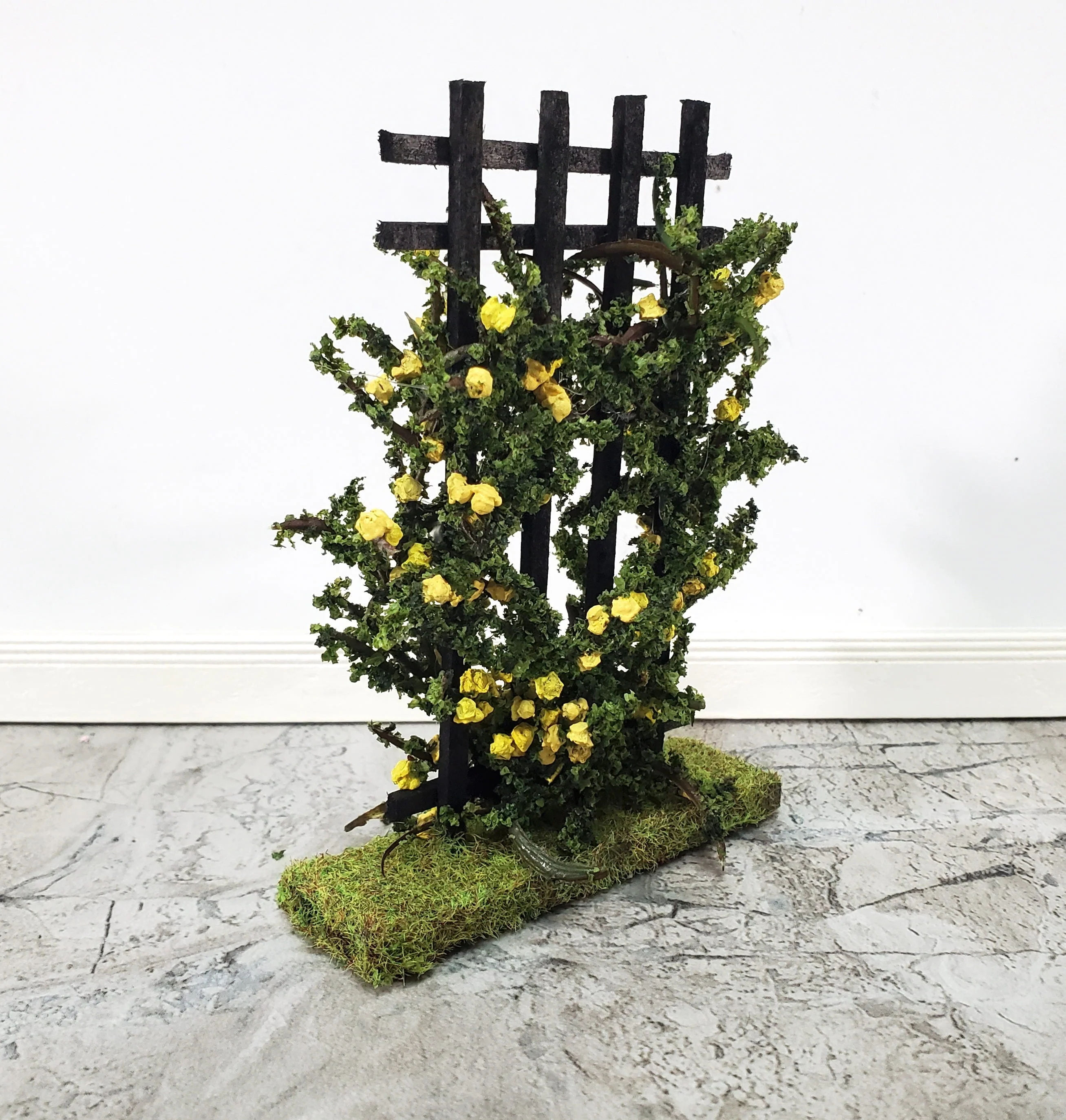 Dollhouse Climbing Roses on Trellis Yellow Flowering Shrub Small Miniatures - Image 2