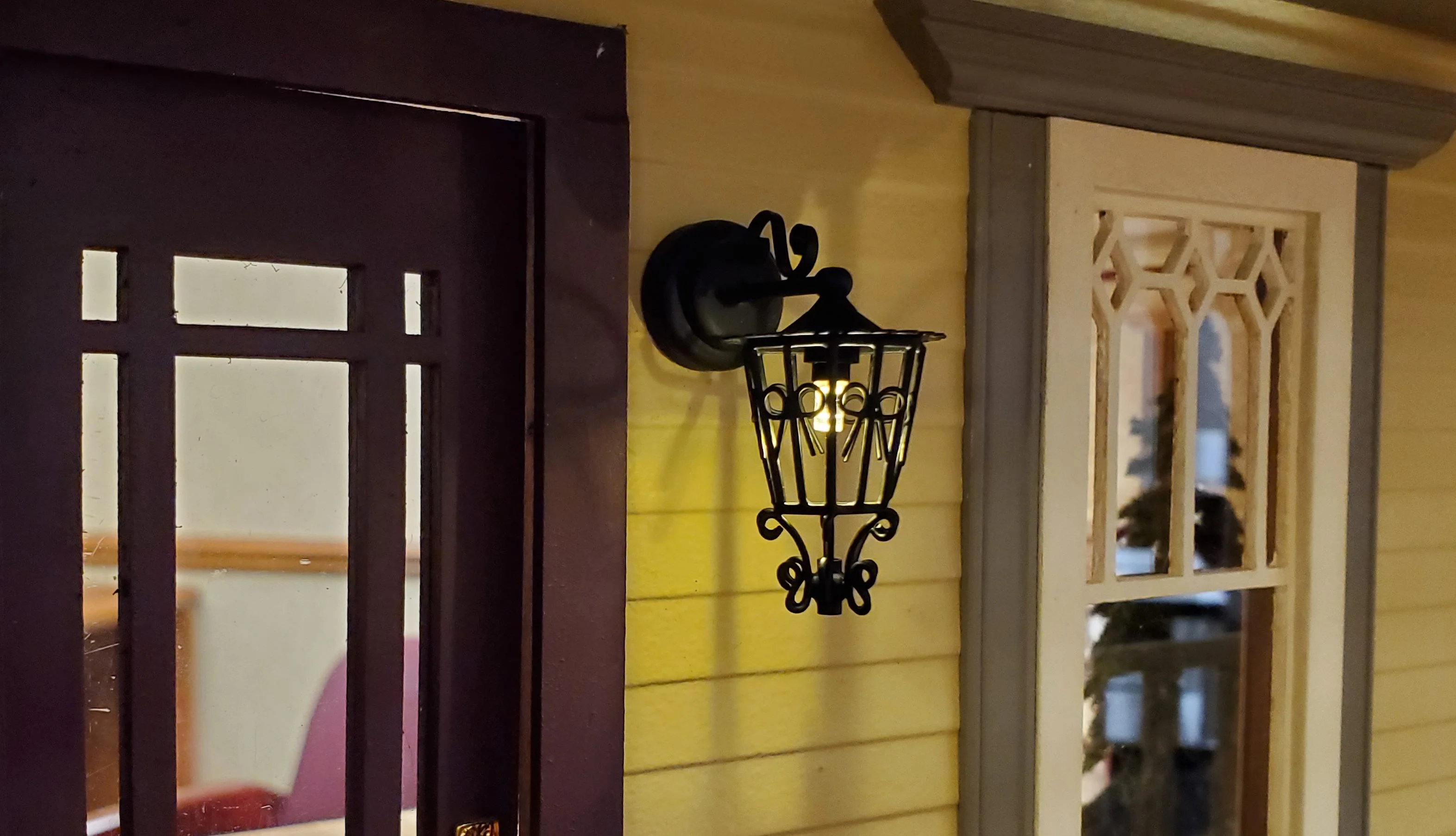 Dollhouse Carriage Light Battery Operated with Wand 1:12 Scale Miniature Lamp - Image 2
