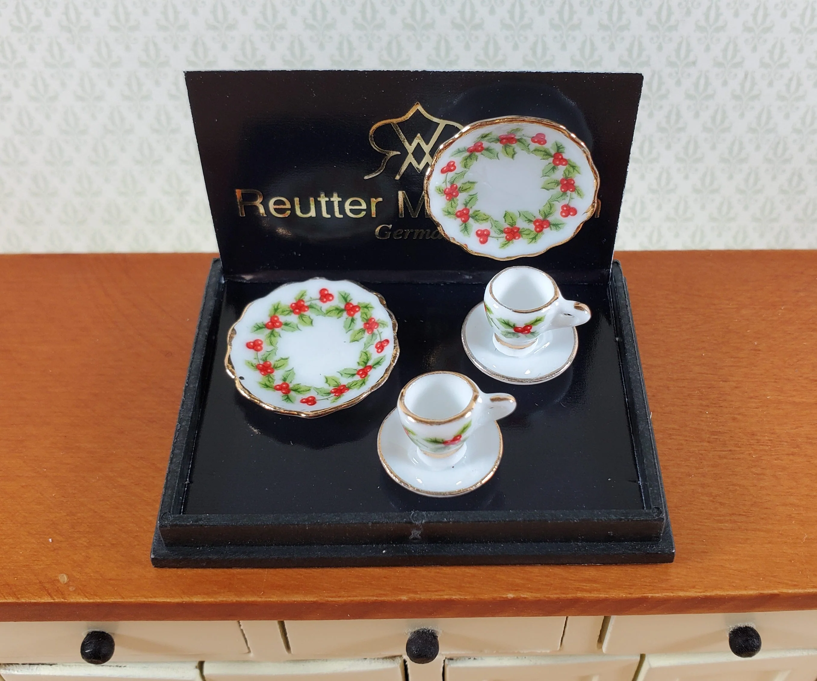 Dollhouse Coffee Setting for 2 Mistletoe Reutter Porcelain 1:12 Scale Miniatures - Image 2