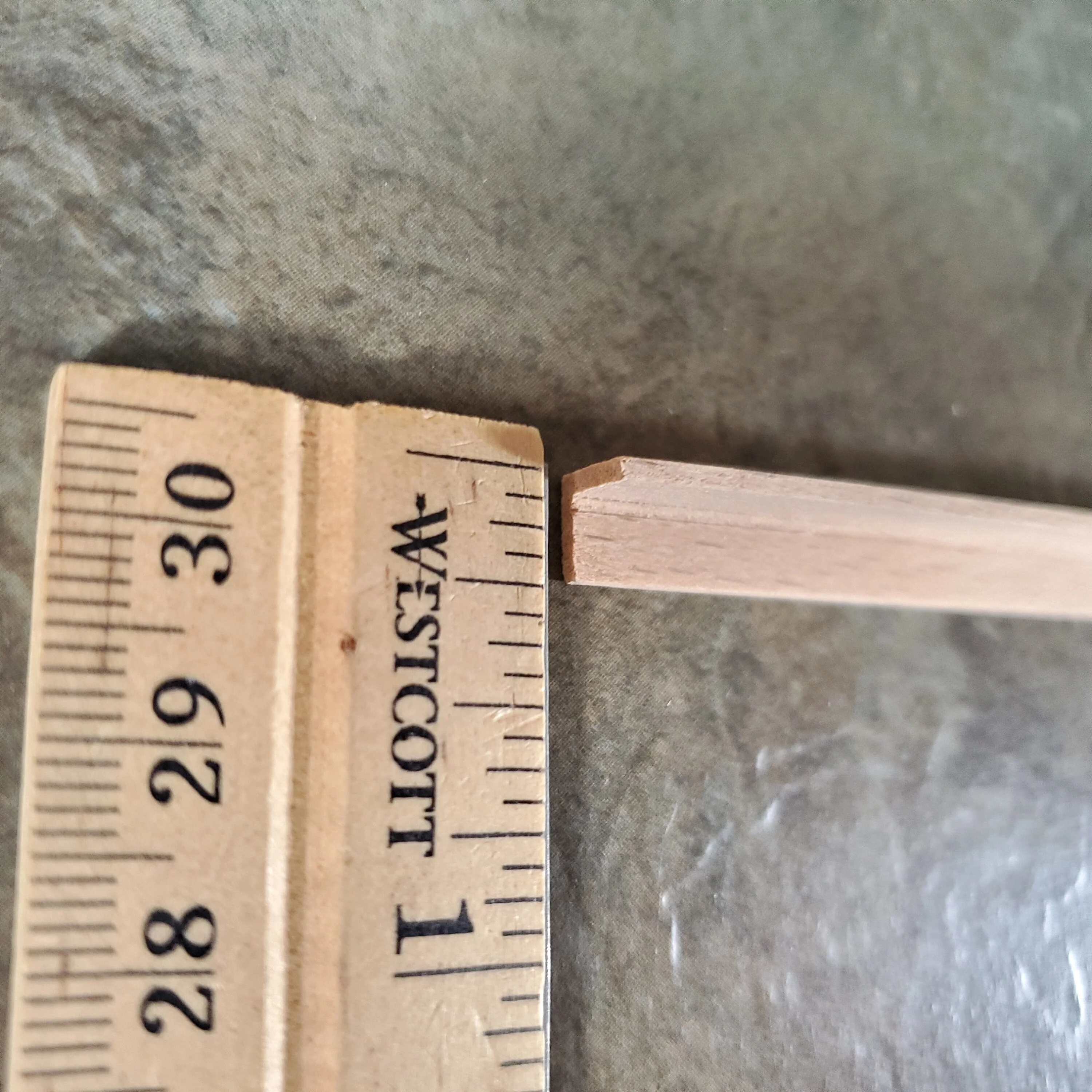 Dollhouse Corner Angle Trim Molding 1/4" x 1/4" x 18" long 1:12 Scale CLA77507 - Image 3