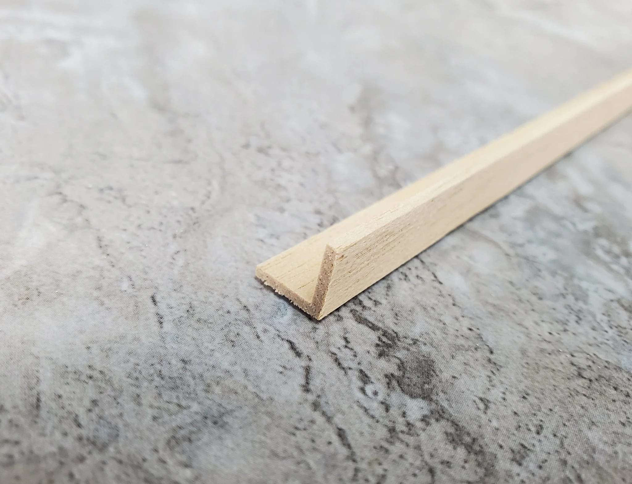 Dollhouse Corner Trim Molding 3/8" x 3/8" x 18" long Miniatures Houseworks 7045