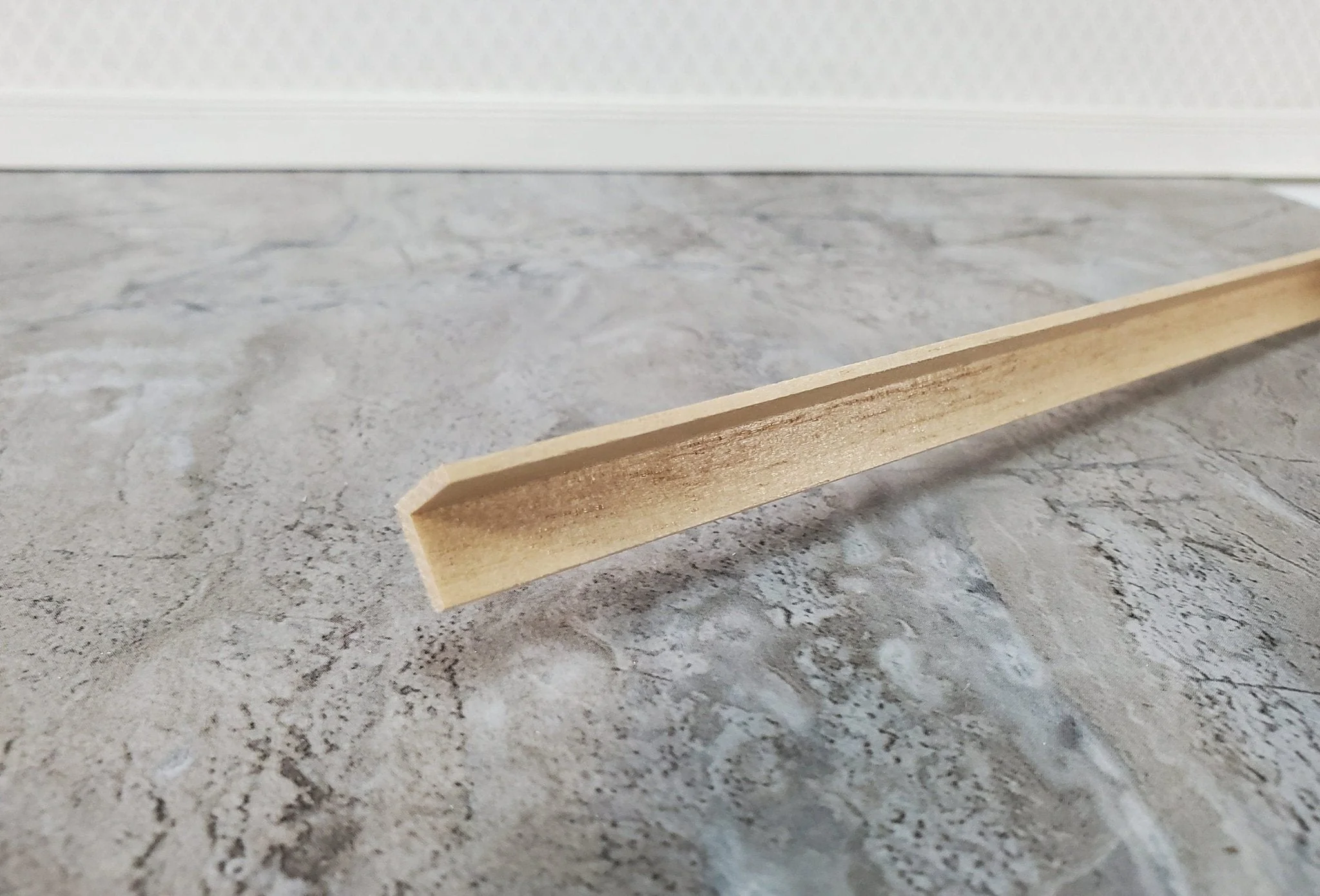 Dollhouse Corner Trim Molding 3/8" x 3/8" x 18" long Miniatures Houseworks 7045 - Image 2