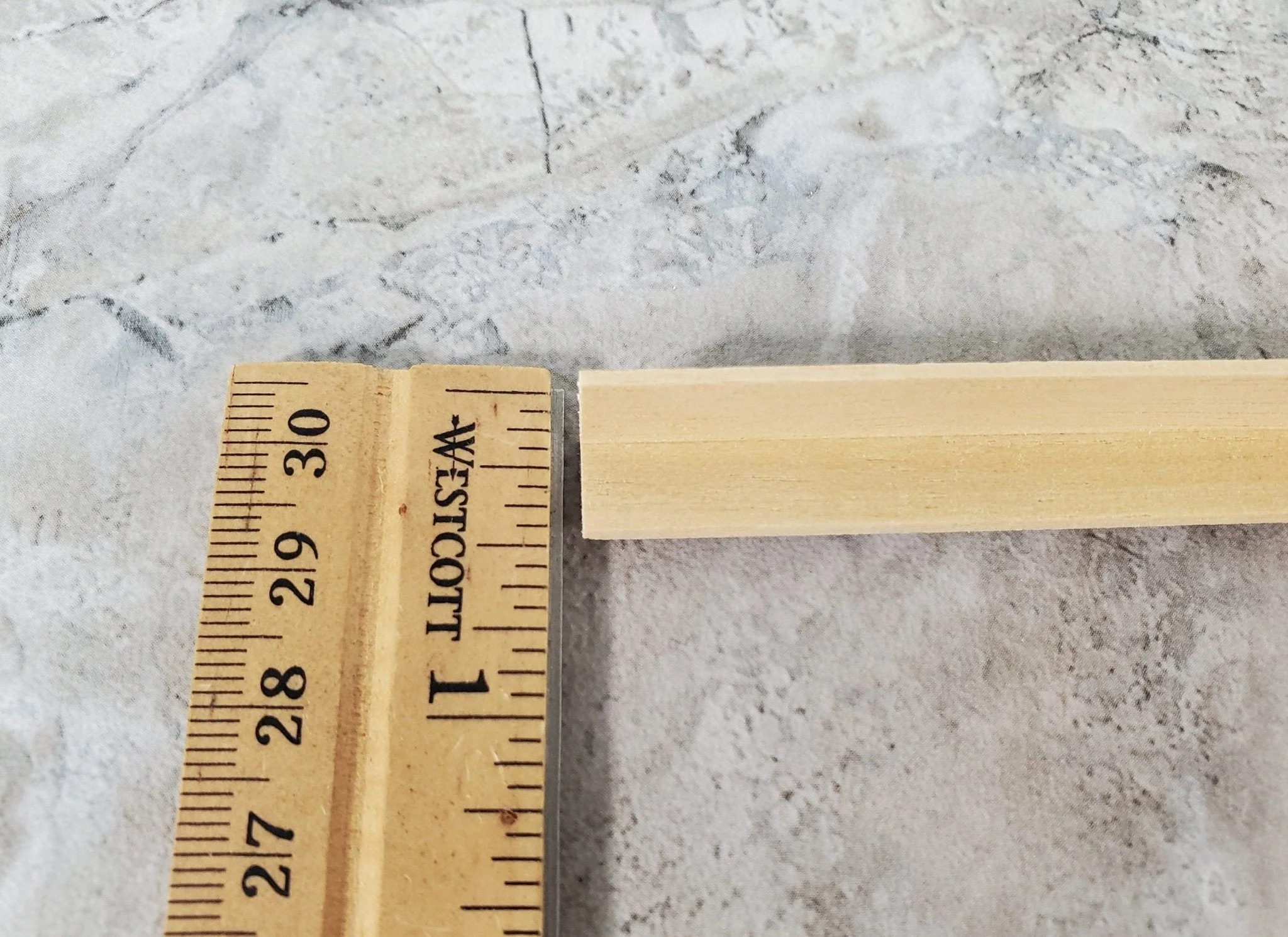 Dollhouse Corner Trim Molding 3/8" x 3/8" x 18" long Miniatures Houseworks 7045 - Image 4