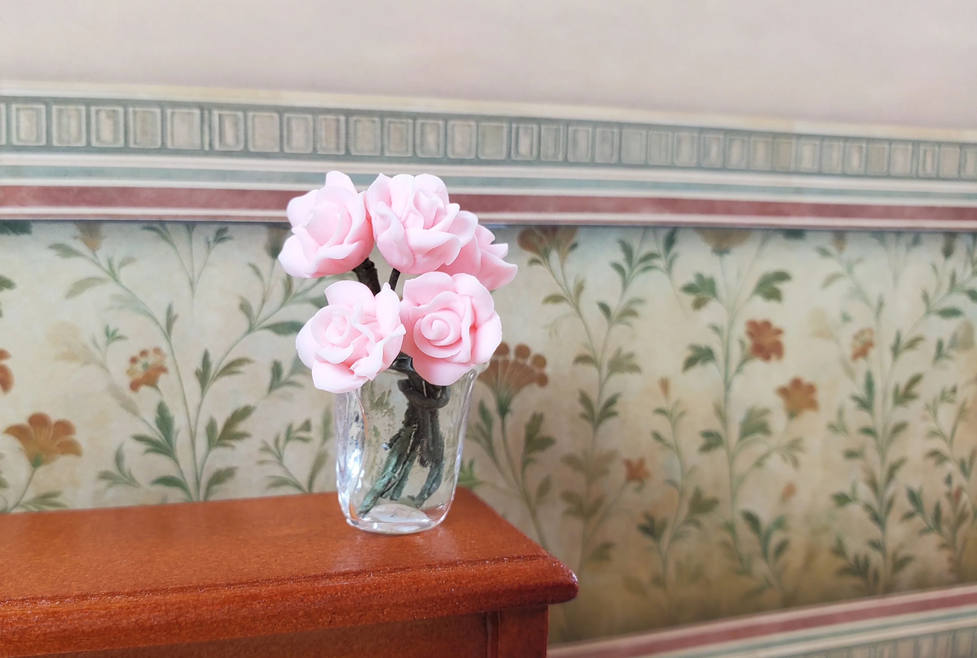 Dollhouse Crimped Narrow Vase Clear Glass 1:12 Scale Miniature - Image 2
