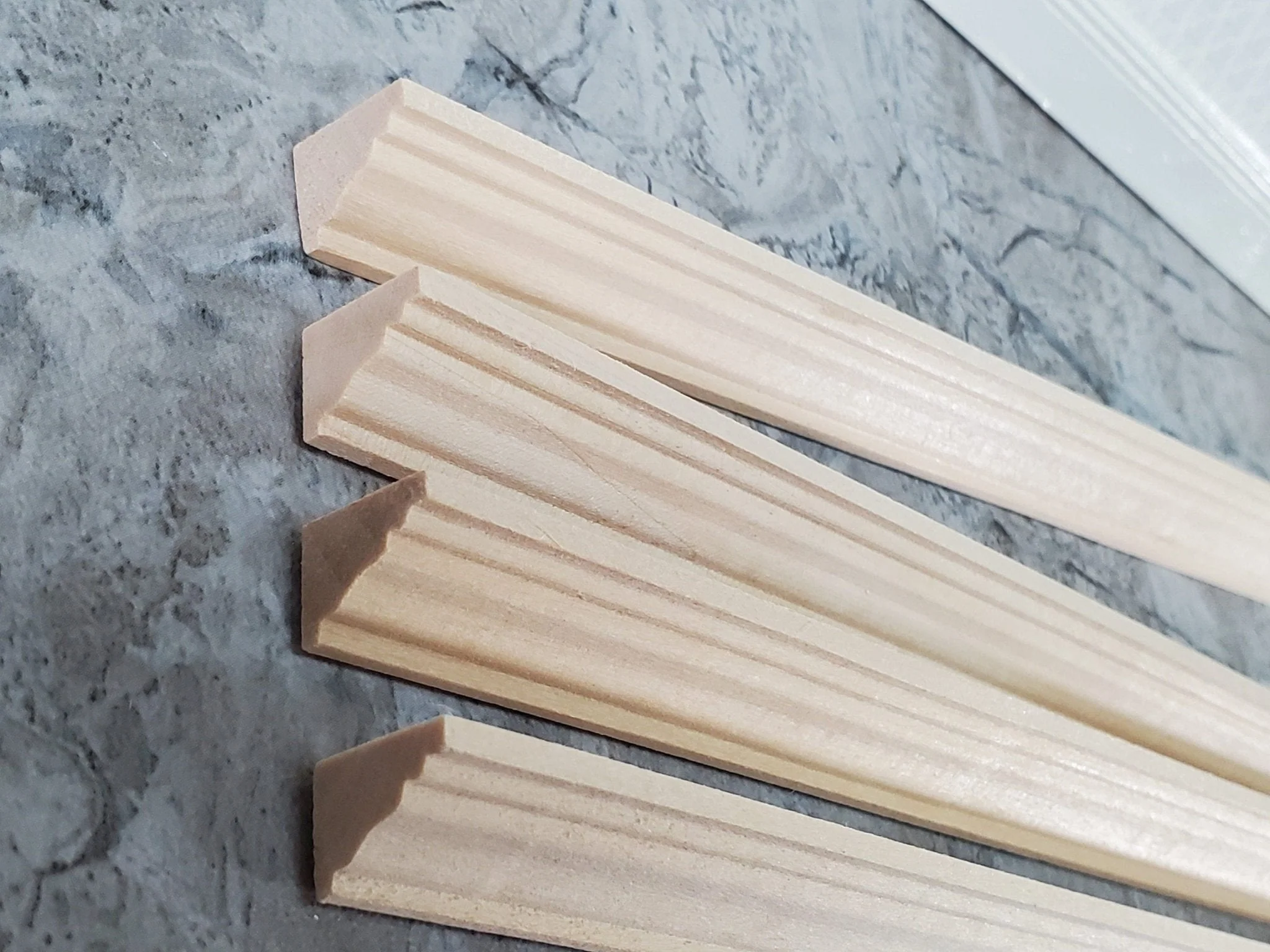 Dollhouse Crown Molding 6 Pieces Thick Ceiling Trim 1/2" wide x 17.75" long Miniature Cornice - Image 3