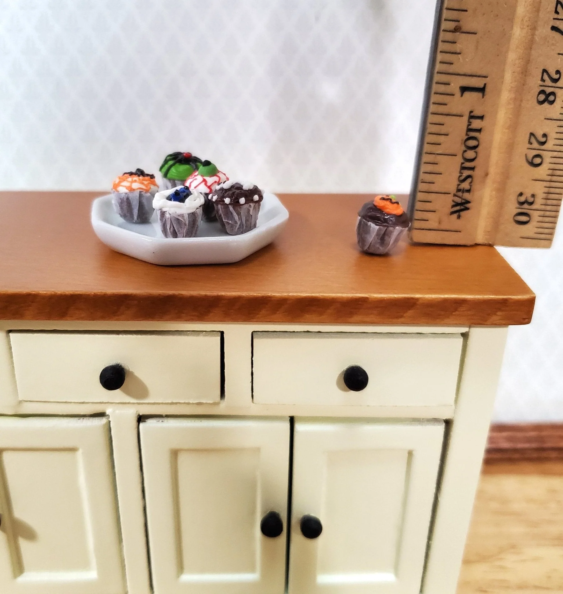 Dollhouse Cupcakes Halloween Theme Set of 6 1:12 Scale Miniature Food - Image 5