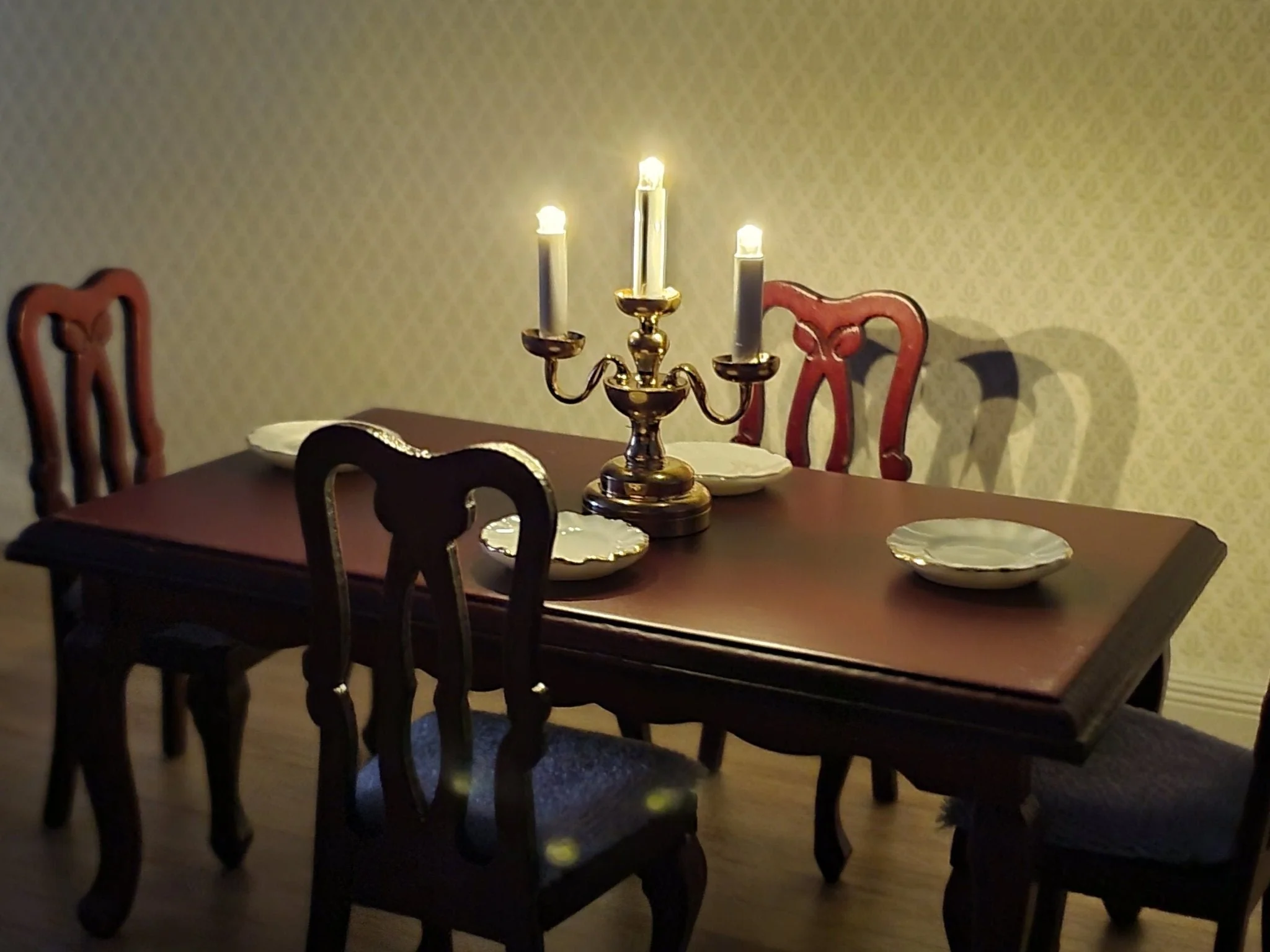 Dollhouse Dining Room Table and 4 Chairs Mahogany Finish 1:12 Scale Miniature Furniture - Image 3