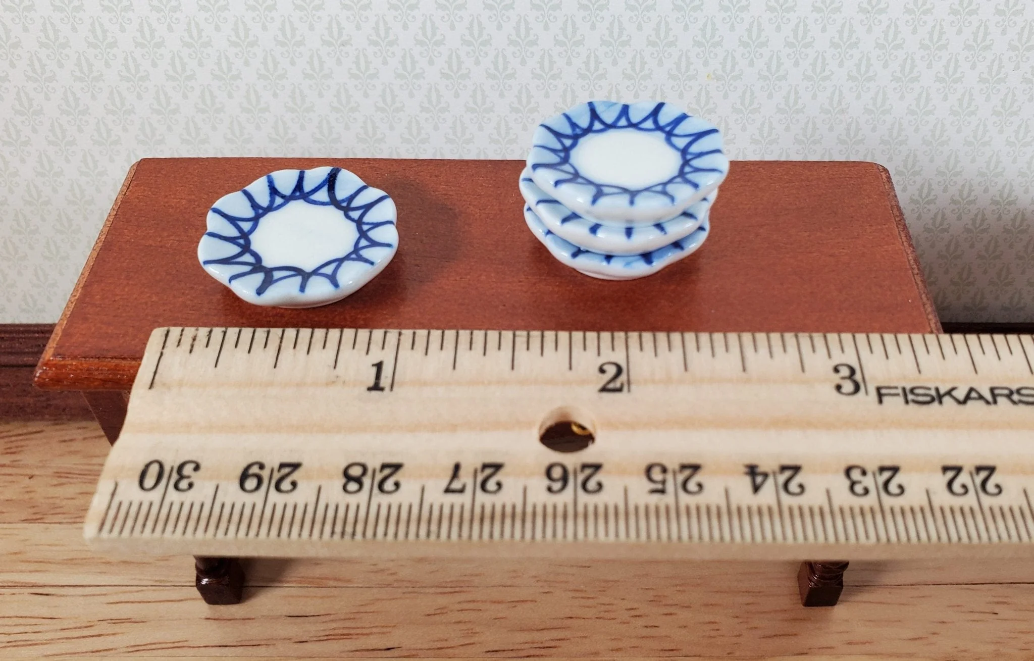 Dollhouse Dinner Plates Blue and White Ceramic Set of 4 1:12 Scale 15/16" - Image 3