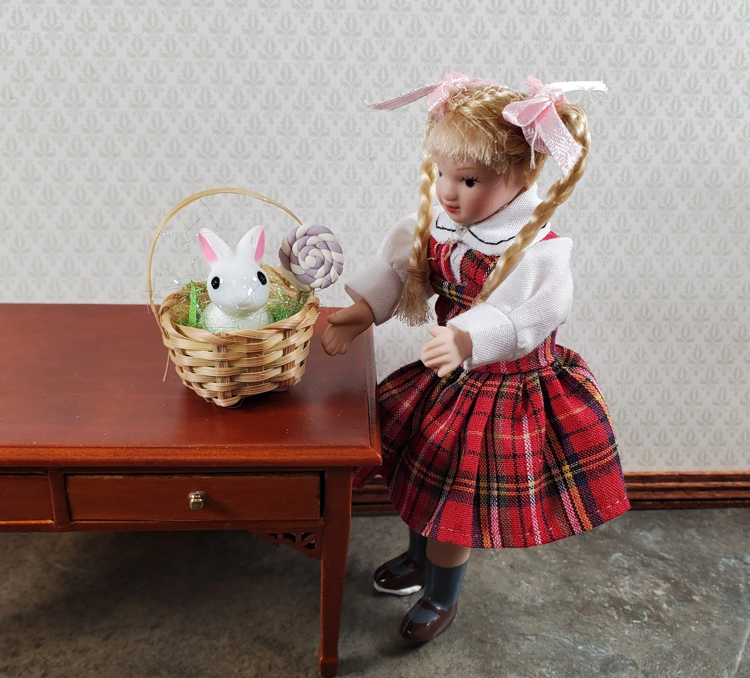 Dollhouse Easter Basket with Bunny and Lollipop Sucker 1:12 Scale Miniature - Image 2