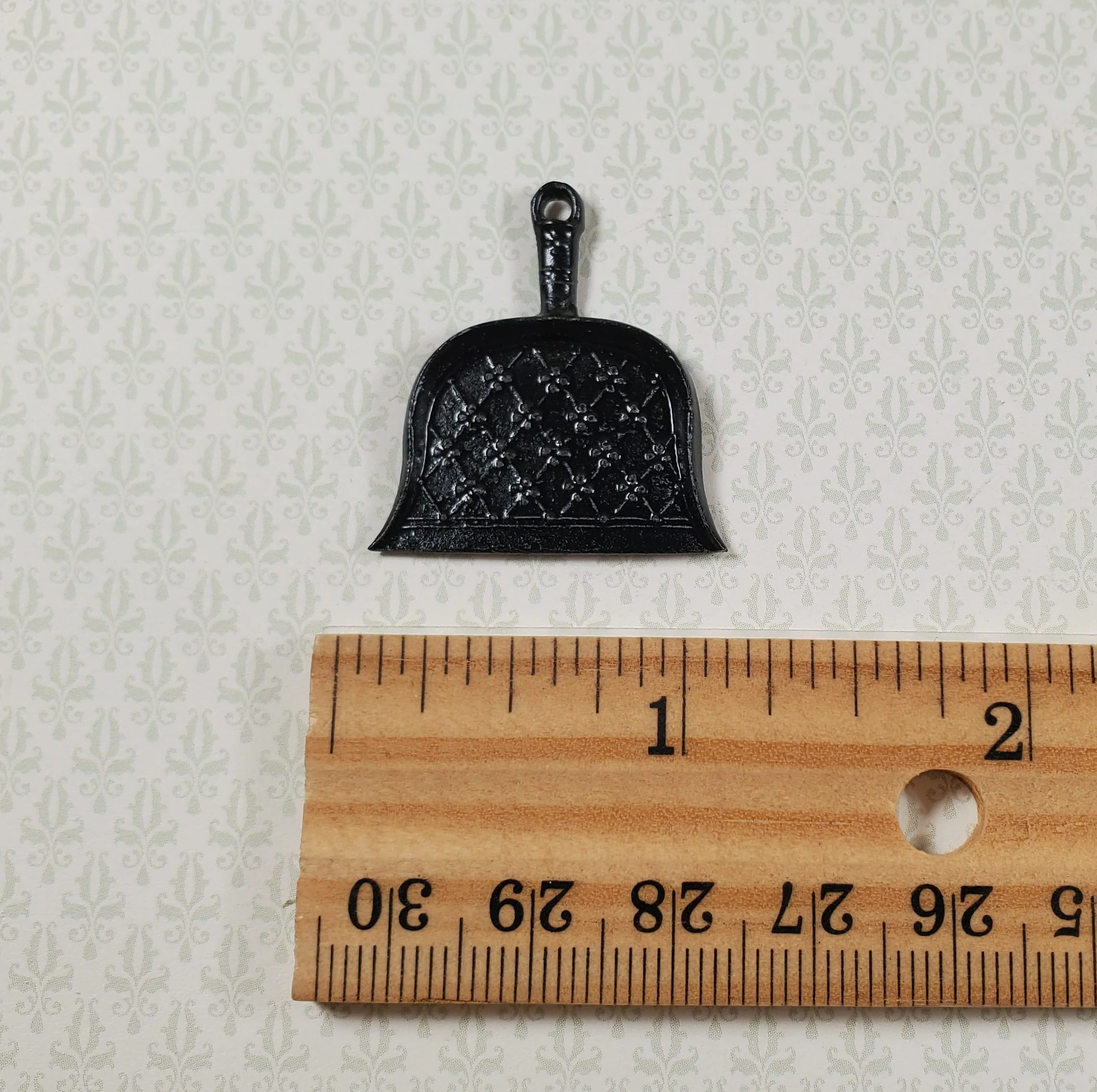 Dollhouse Fancy Dust Pan 1:12 Scale Miniature Painted Metal Cleaning Supplies - Image 3