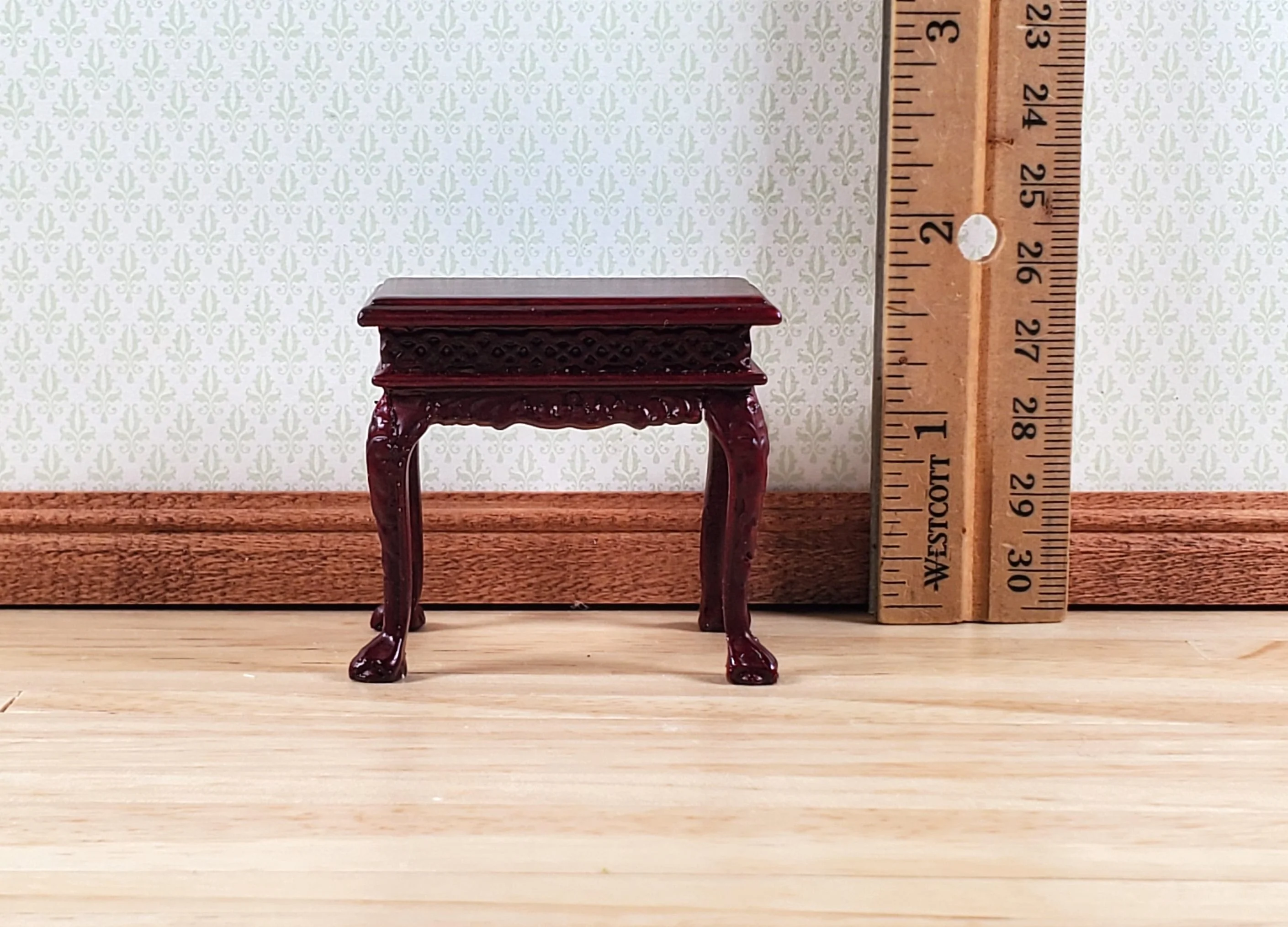 Dollhouse Fancy Side Table Mahogany Finish 1:12 Scale by Hansson Miniatures - Image 2