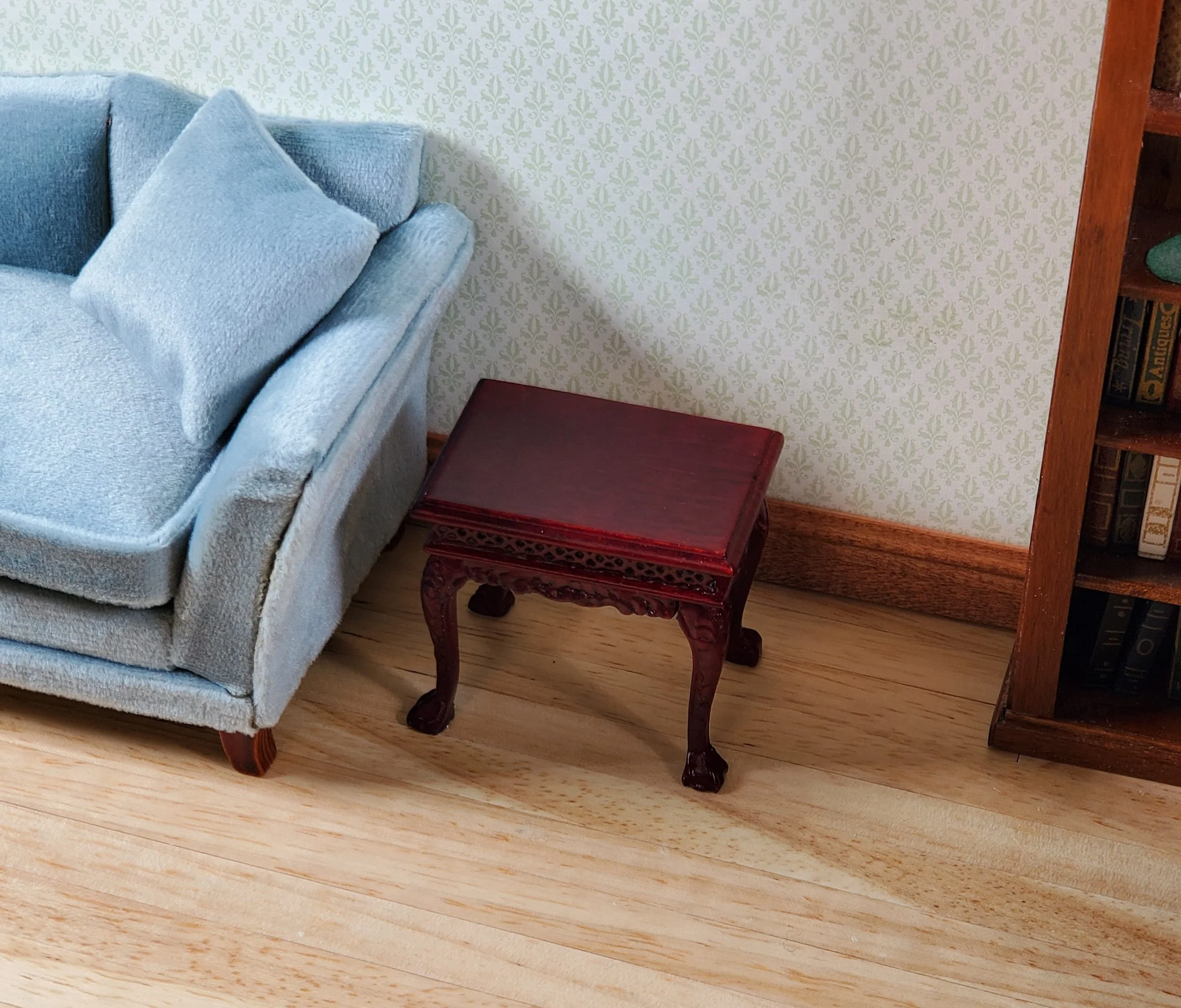 Dollhouse Fancy Side Table Mahogany Finish 1:12 Scale by Hansson Miniatures - Image 3