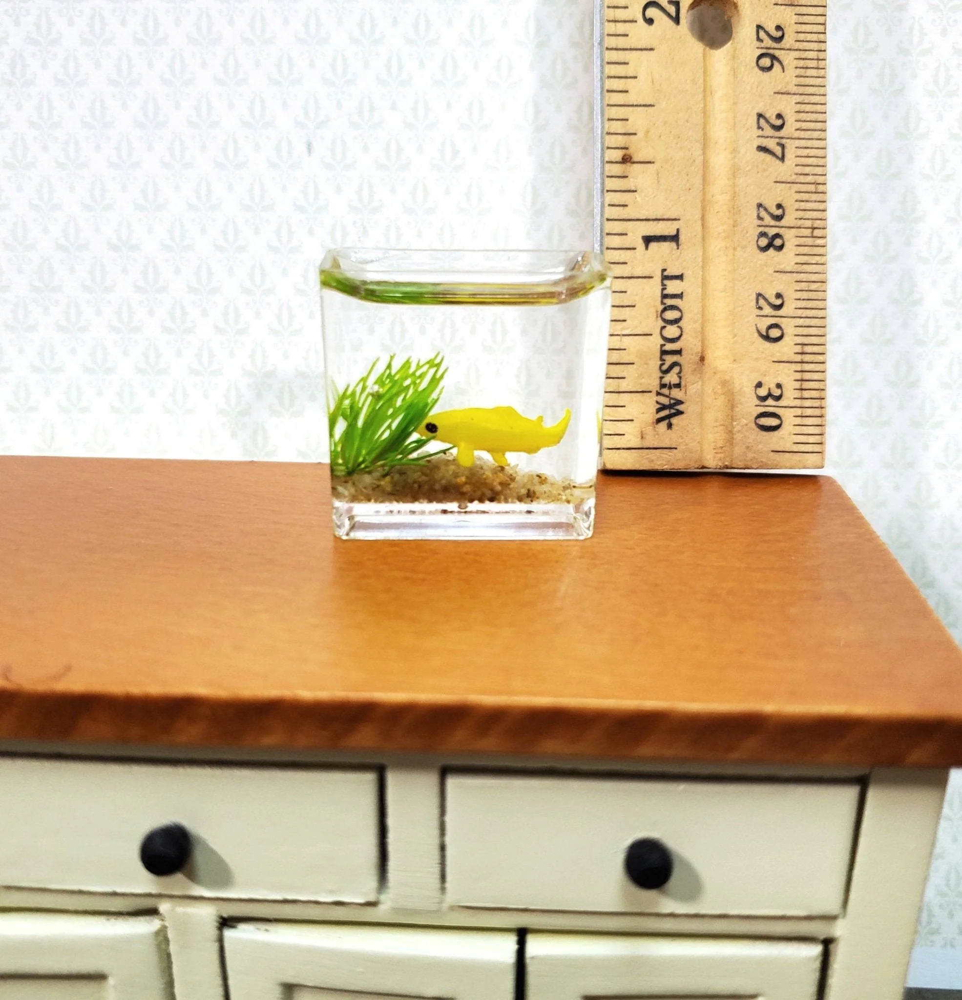 Dollhouse Fish Bowl Tank 1 Piece Random Colors 1:12 Scale Modern Miniatures - Image 3