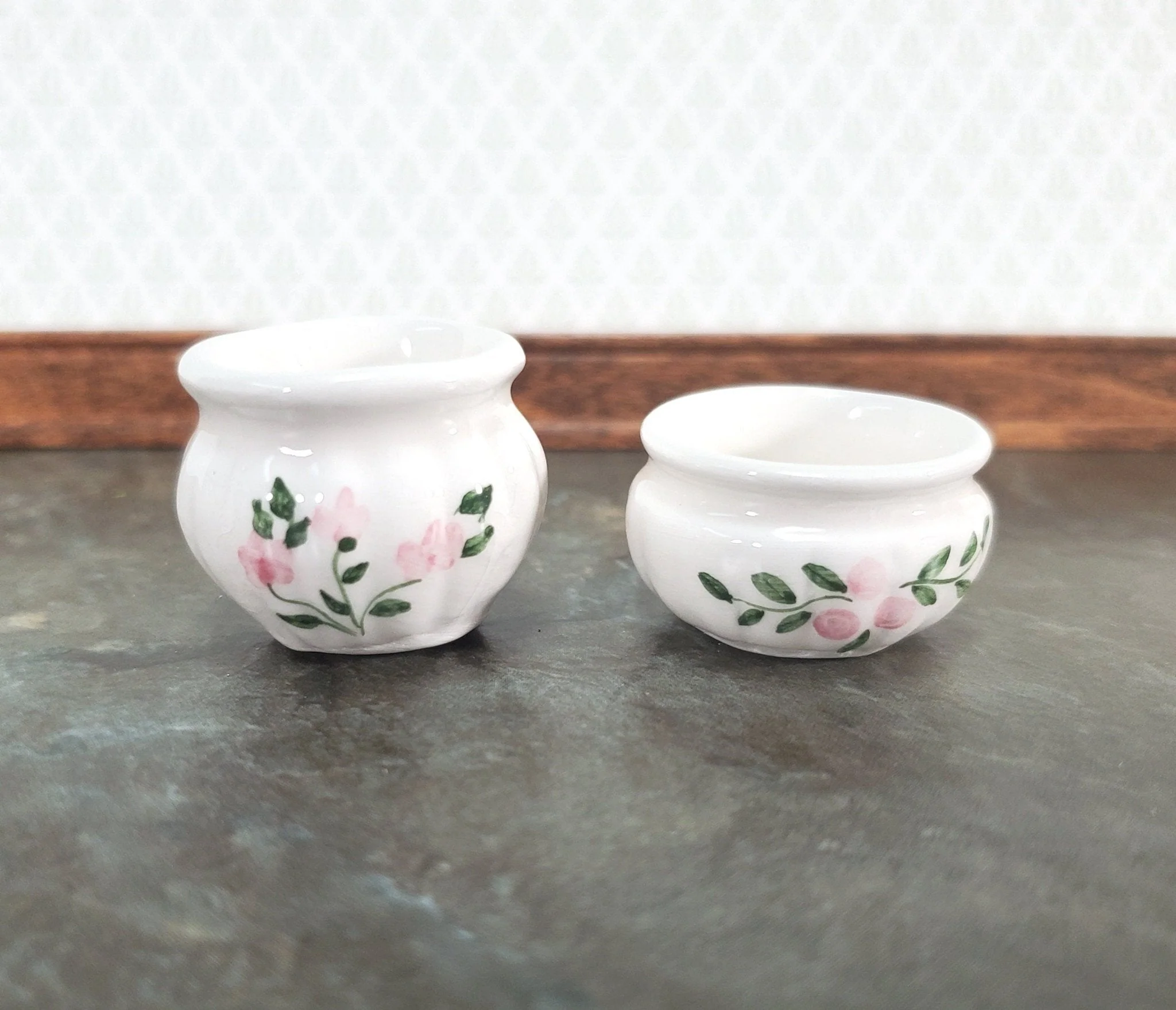 Dollhouse Flower Pots Planters Set of 2 Ceramic White Pink Green 1:12 Scale Falcon Miniatures