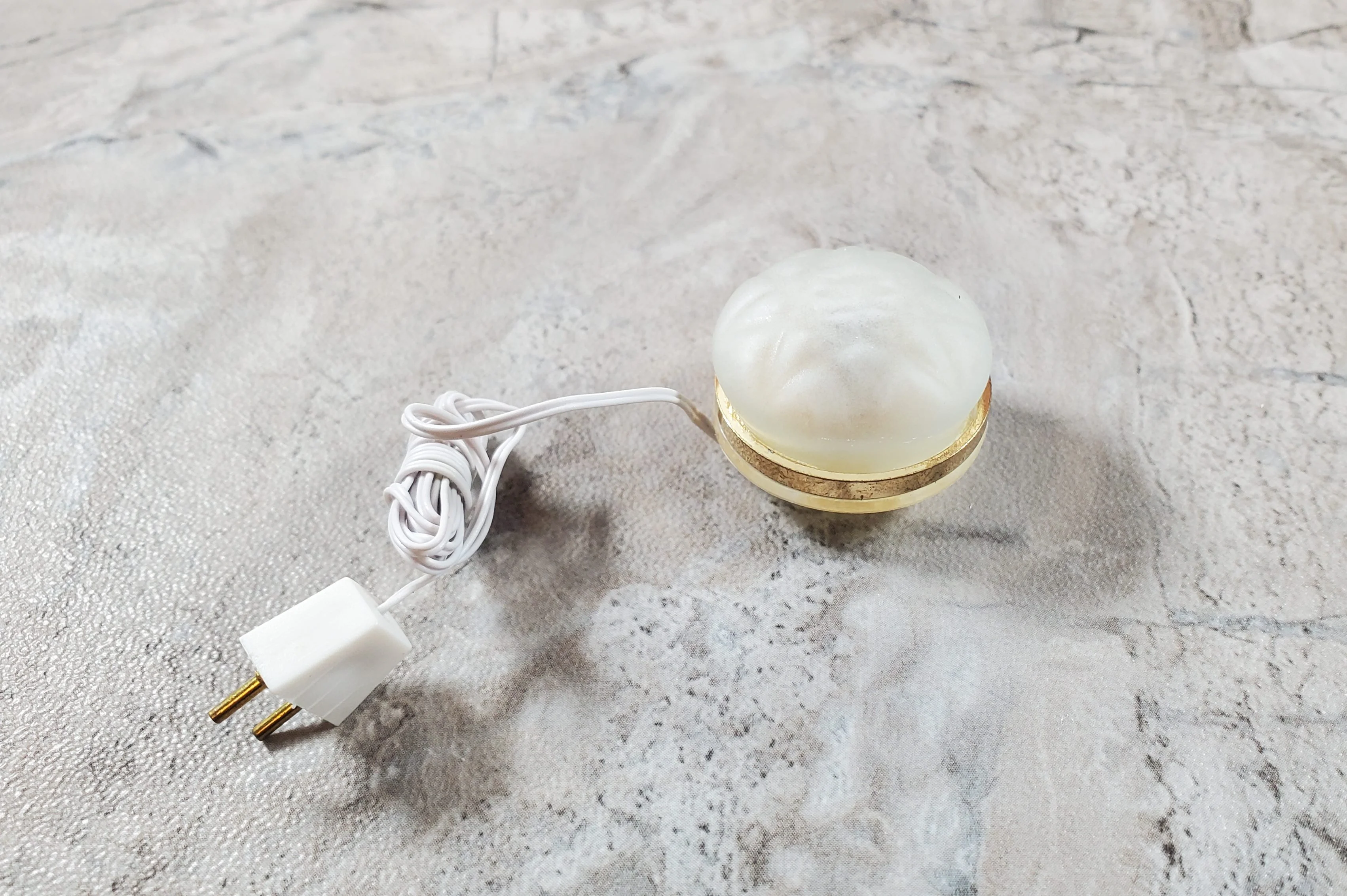 Dollhouse Frosted Round Ceiling Light 1:12 Scale Miniature 12 Volt with Plug - Image 2