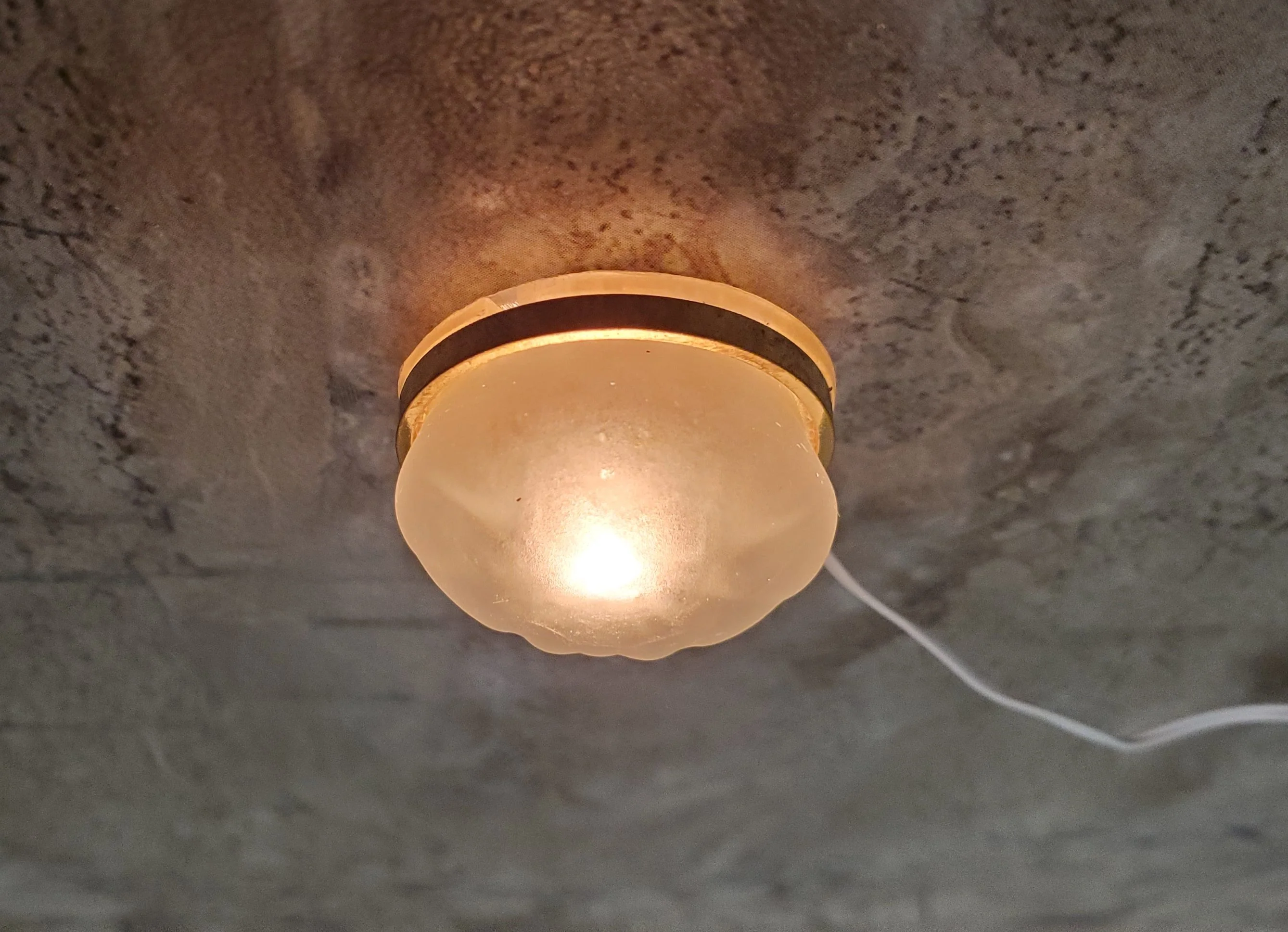 Dollhouse Frosted Round Ceiling Light 1:12 Scale Miniature 12 Volt with Plug - Image 4