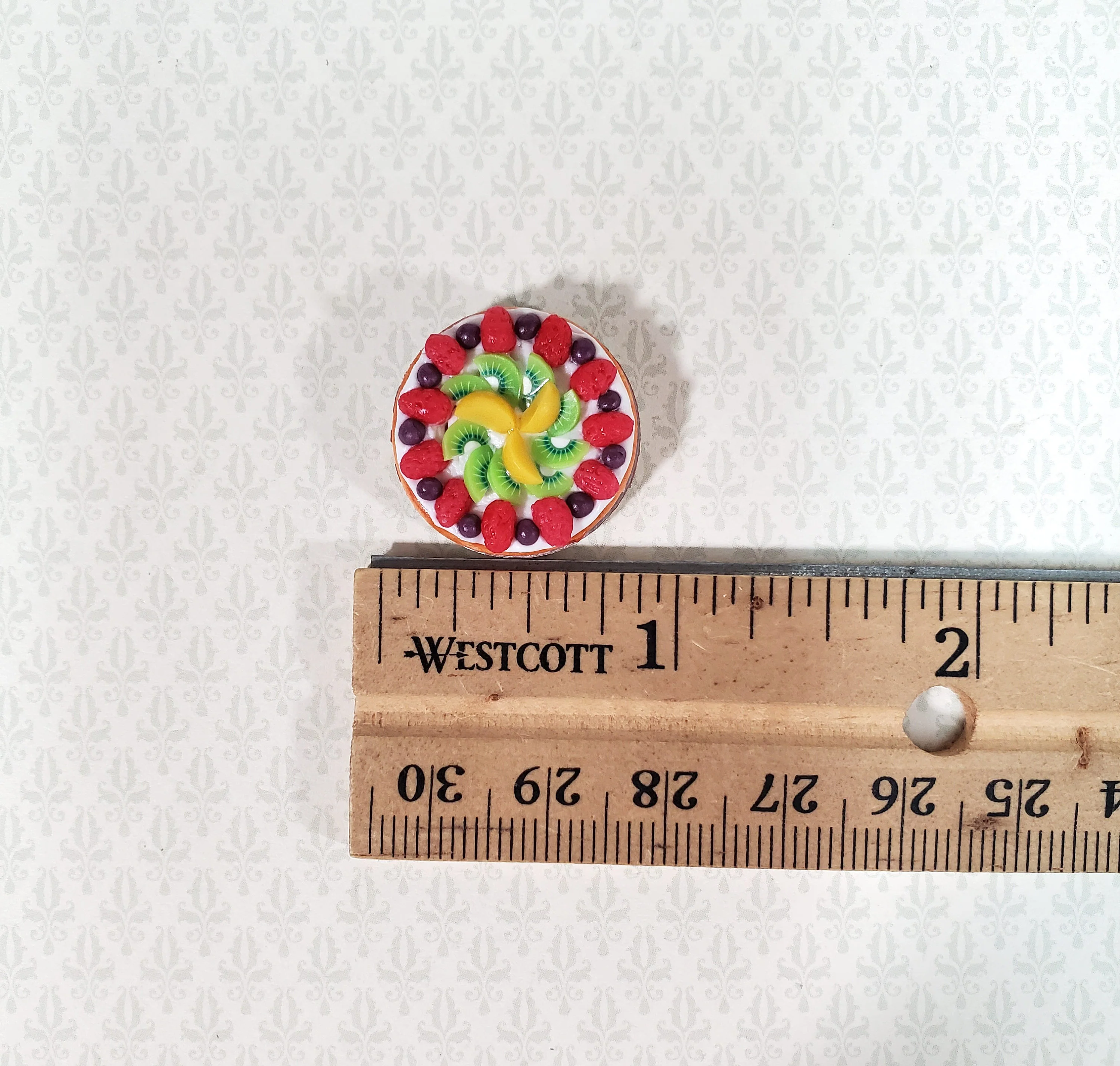 Dollhouse Fruit Pie in Metal Pie Tin Strawberries Kiwi 1:12 Scale Miniature Food - Image 2