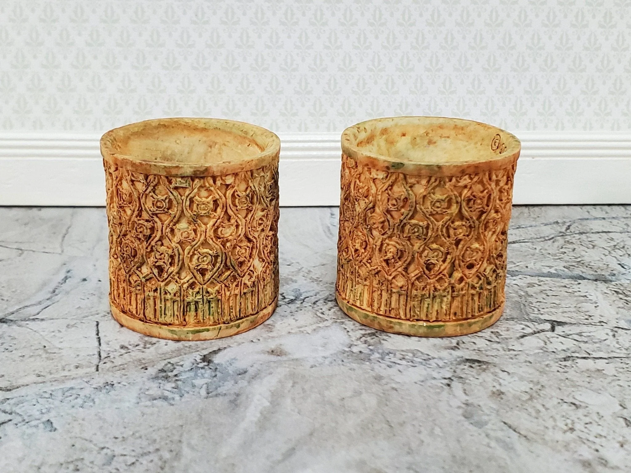 Dollhouse Garden Pots Aged Finish Planters x2 1:12 Scale A4052AG by Falcon Miniatures