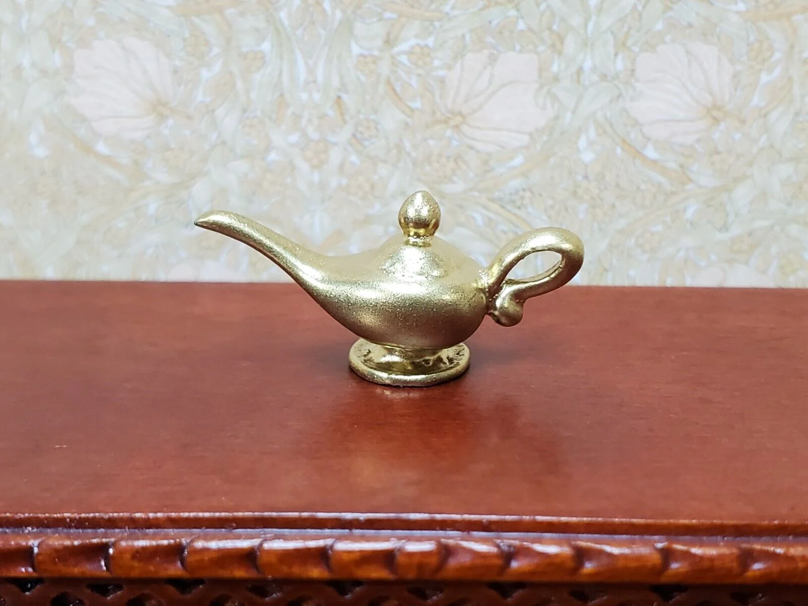 Dollhouse Genie Oil Lamp Aladdin's Lamp Gold 1:12 Scale Miniature