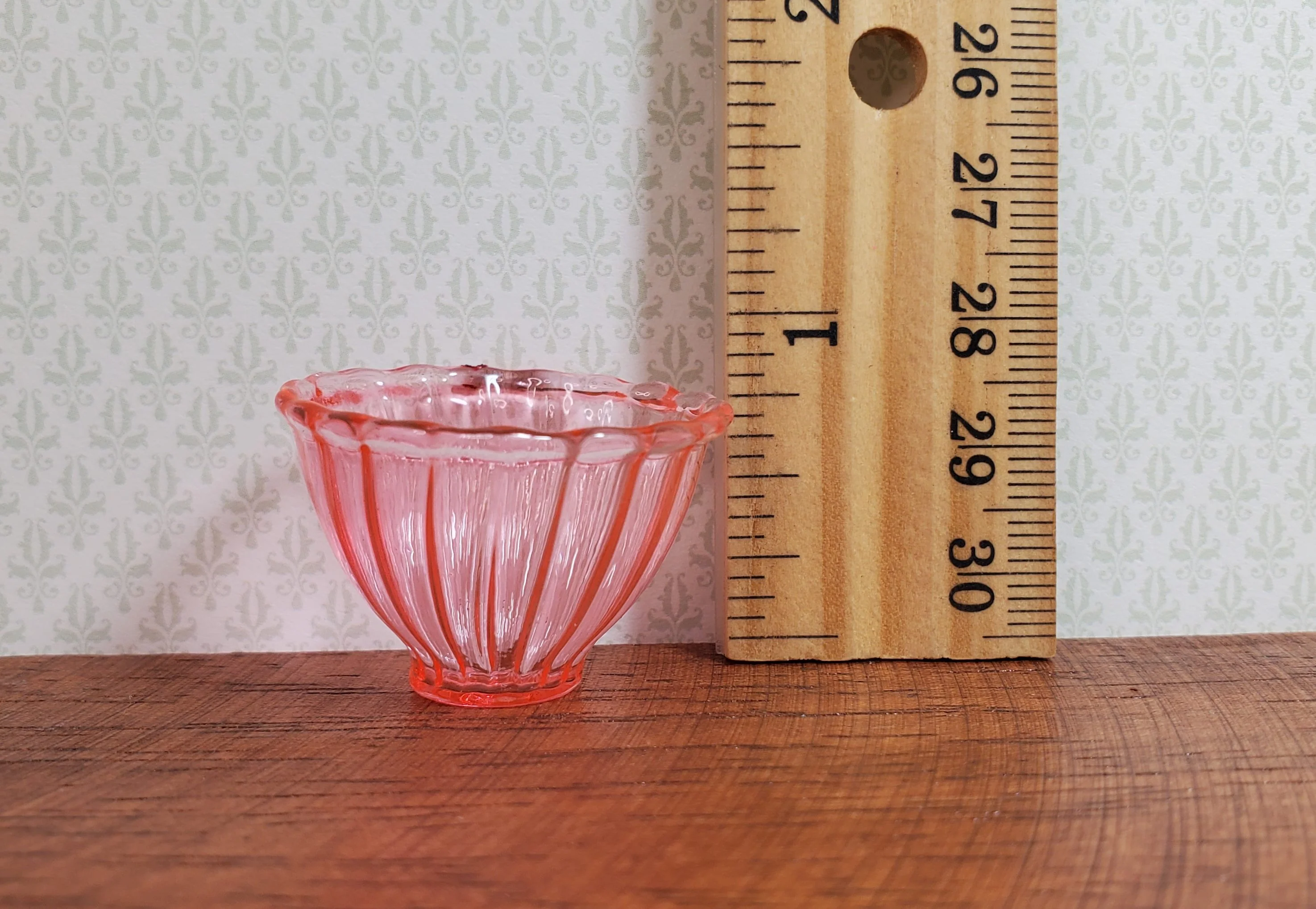 Dollhouse Glass Serving Bowl Large 1:12 Scale Miniature Light Pink - Image 3