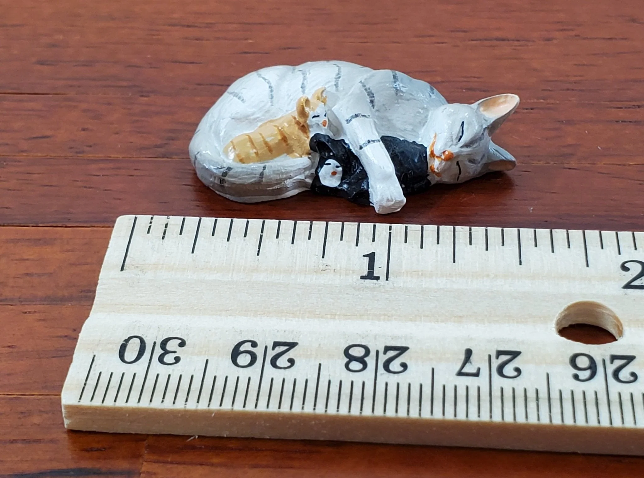 Dollhouse Gray Tabby Cat with Kittens Momma with Babies 1:12 Scale Miniature Pet - Image 5