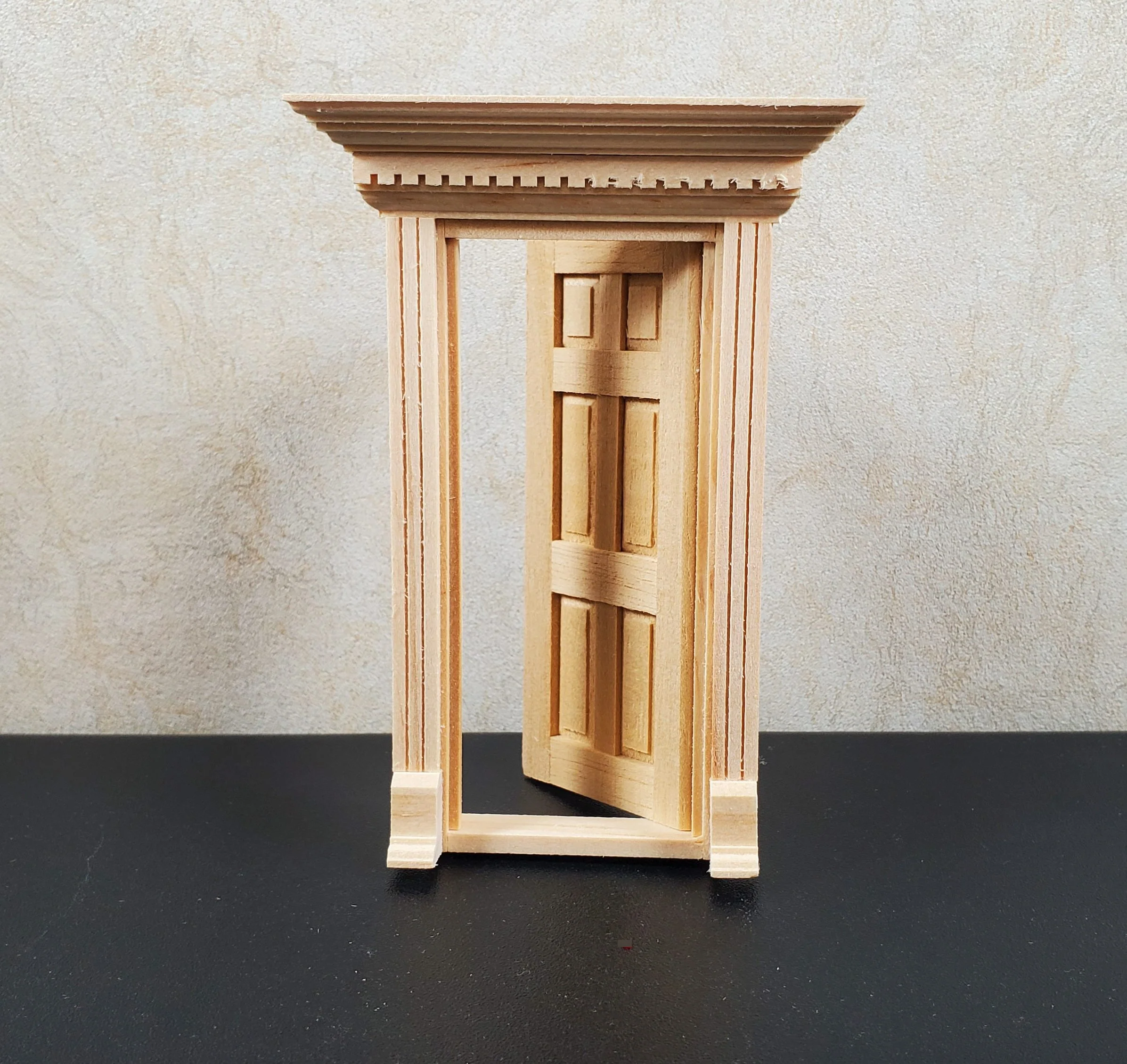 Dollhouse HALF SCALE 1:24 Exterior Yorktown Door Wood HWH6014 Houseworks - Image 2