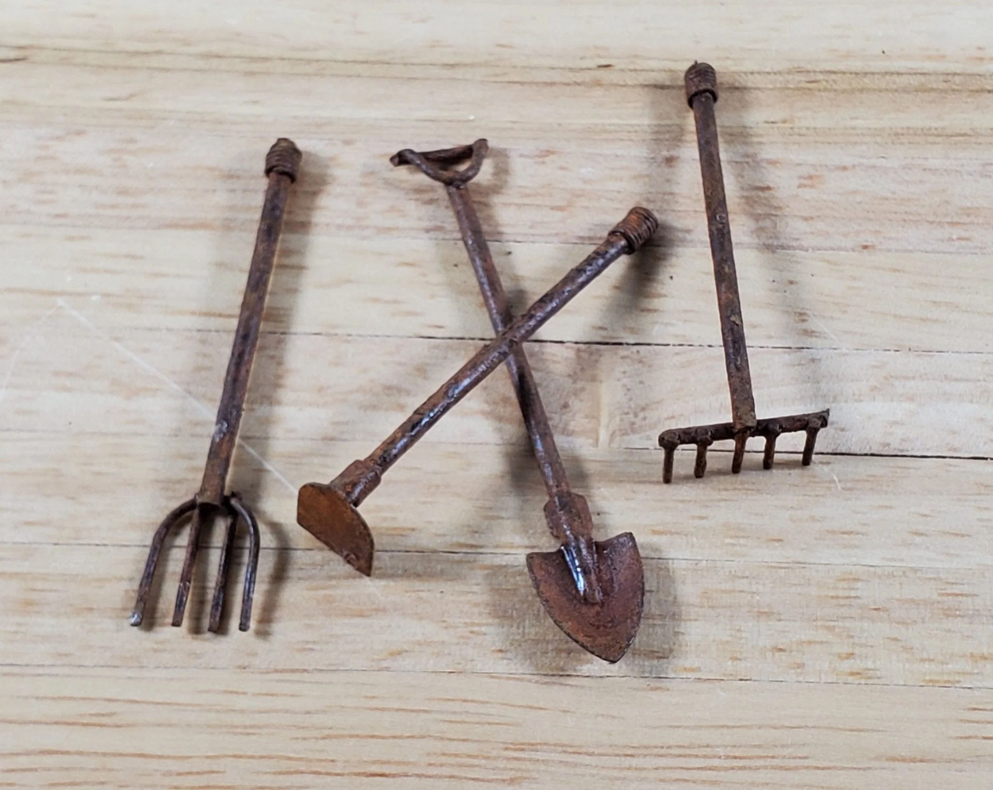 Dollhouse HALF SCALE Garden Tools 1:24 Scale Miniatures Fairy Garden Metal Rusted - Image 2