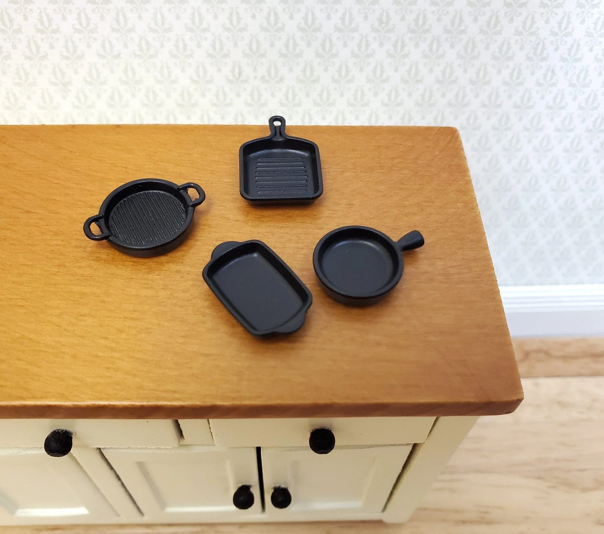 Dollhouse HALF SCALE Pots and Pans Modern Style Black Small 1:24 4 Pieces - Image 2