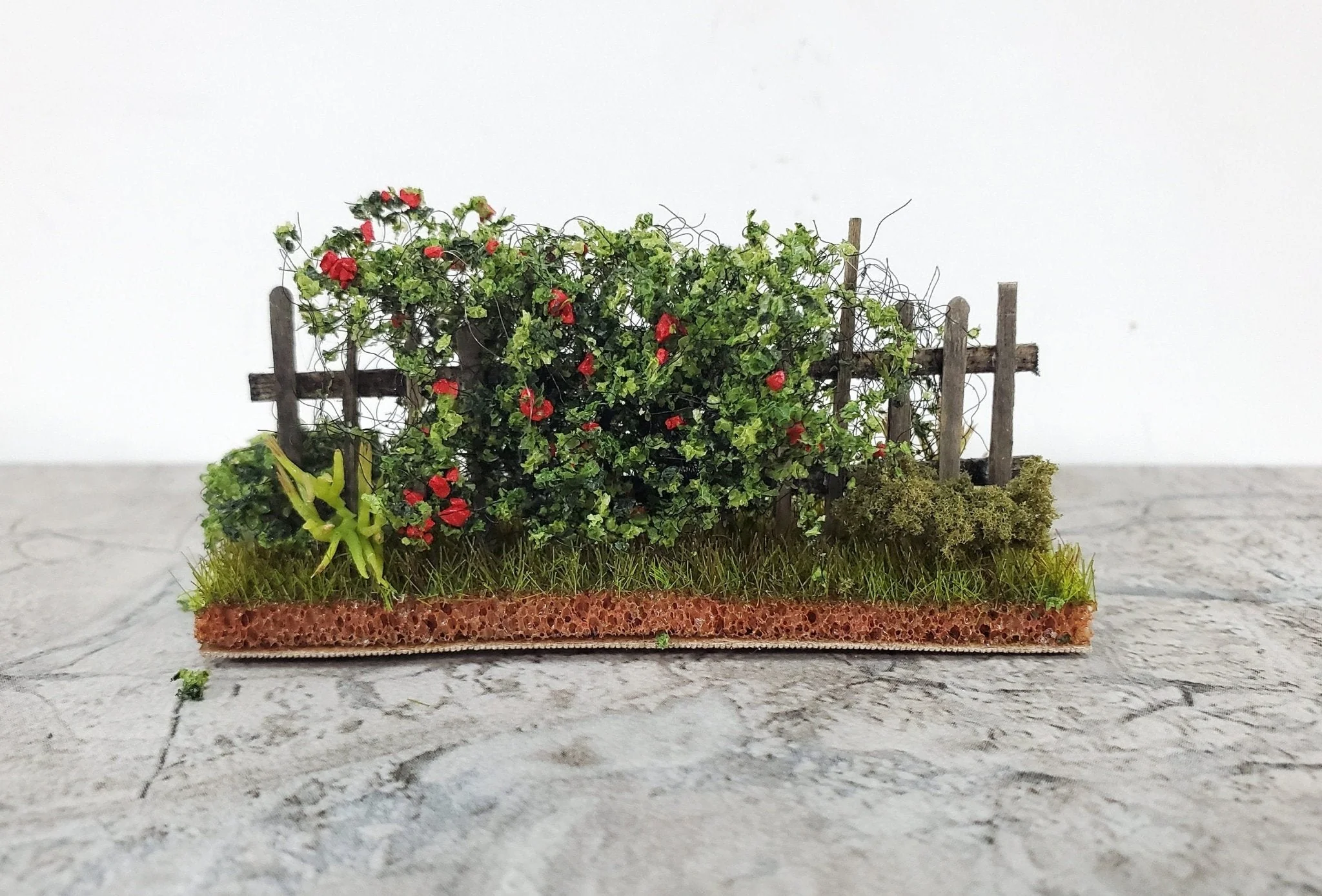 Dollhouse HALF SCALE Red Roses Flowers with Fence 1:24 Scale Miniature 2 Sided