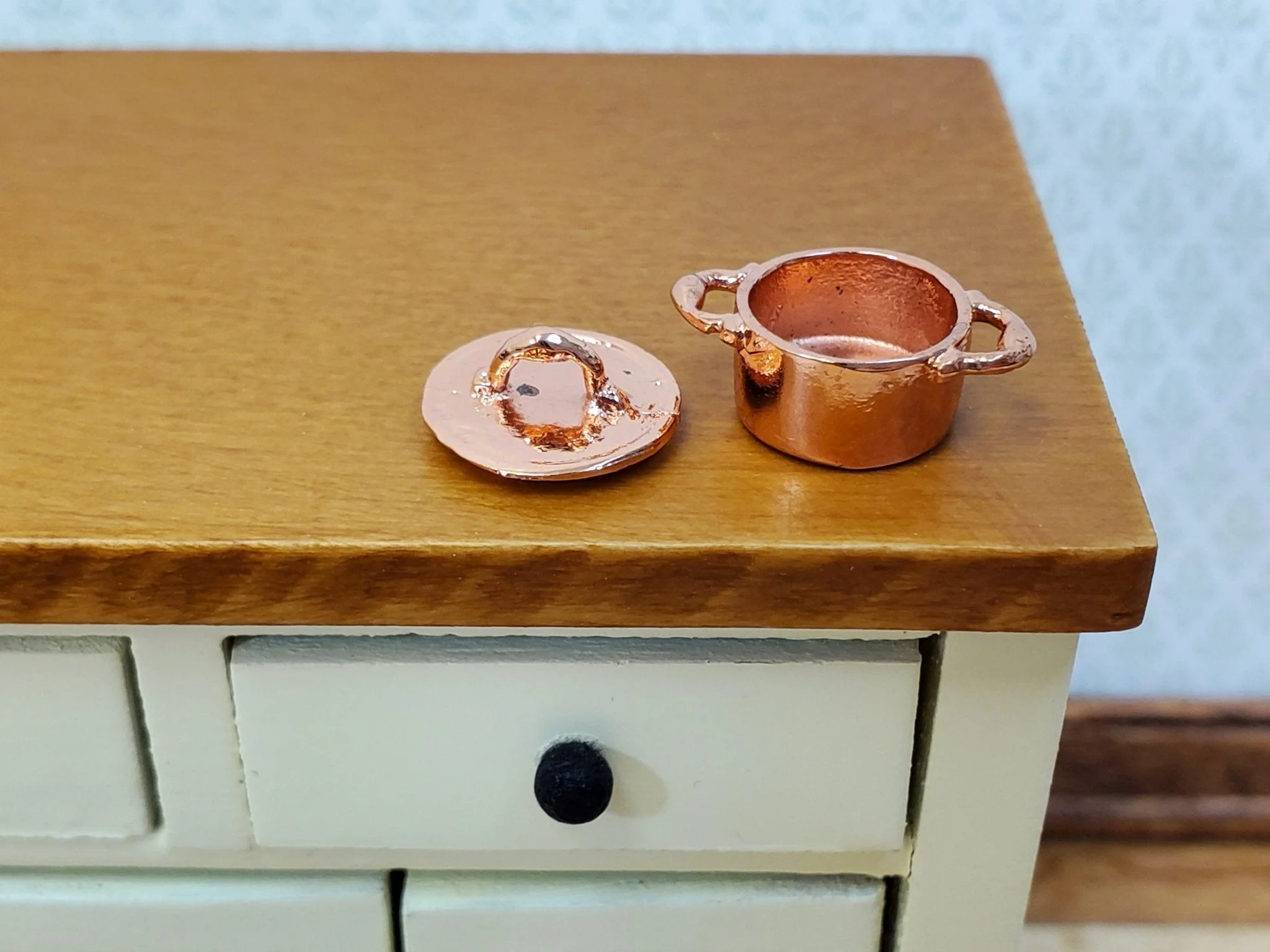 Dollhouse Half Scale Tall Copper Soup Cooking Pot with Lid 1:24 by Falcon Miniatures - Image 2